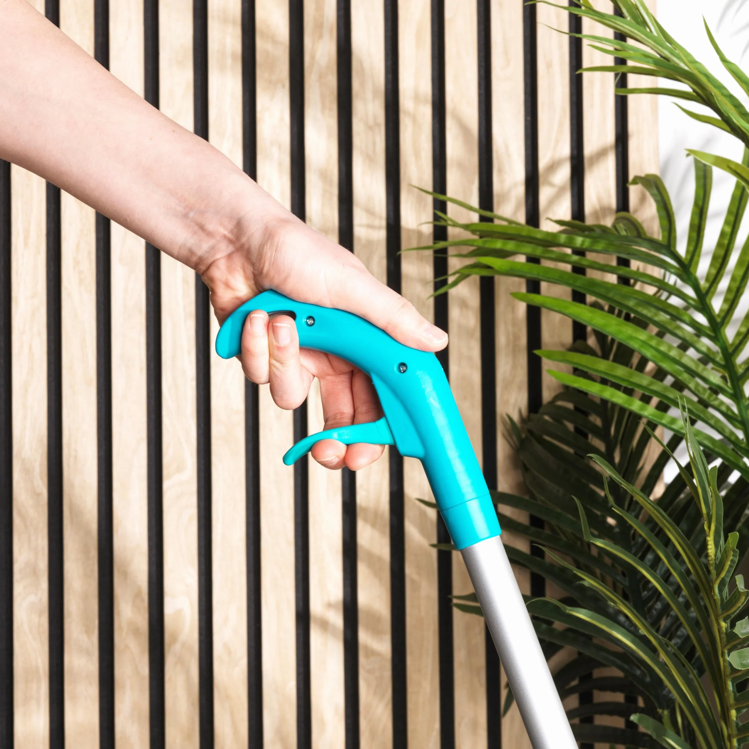 Beldray Antibac Spray Mop – 2 nadające się do prania w pralce pady, mikrofibra do szorowania i czyszczenia, chenille do wycierania kurzu i polerowania, głowica obrotowa 360°, pojemności 300 ml