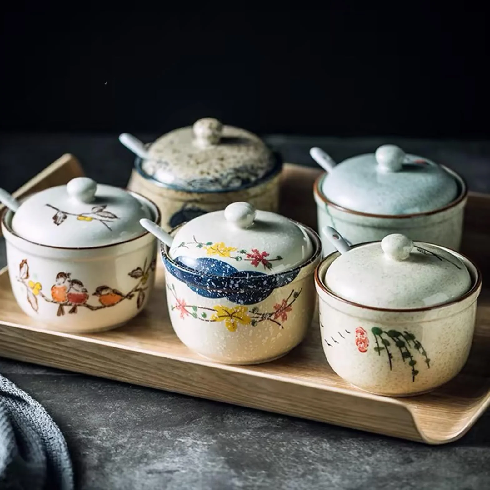 Ceramiczna cukiernica z pokrywką i łyżeczką na cukier, sól, przyprawy