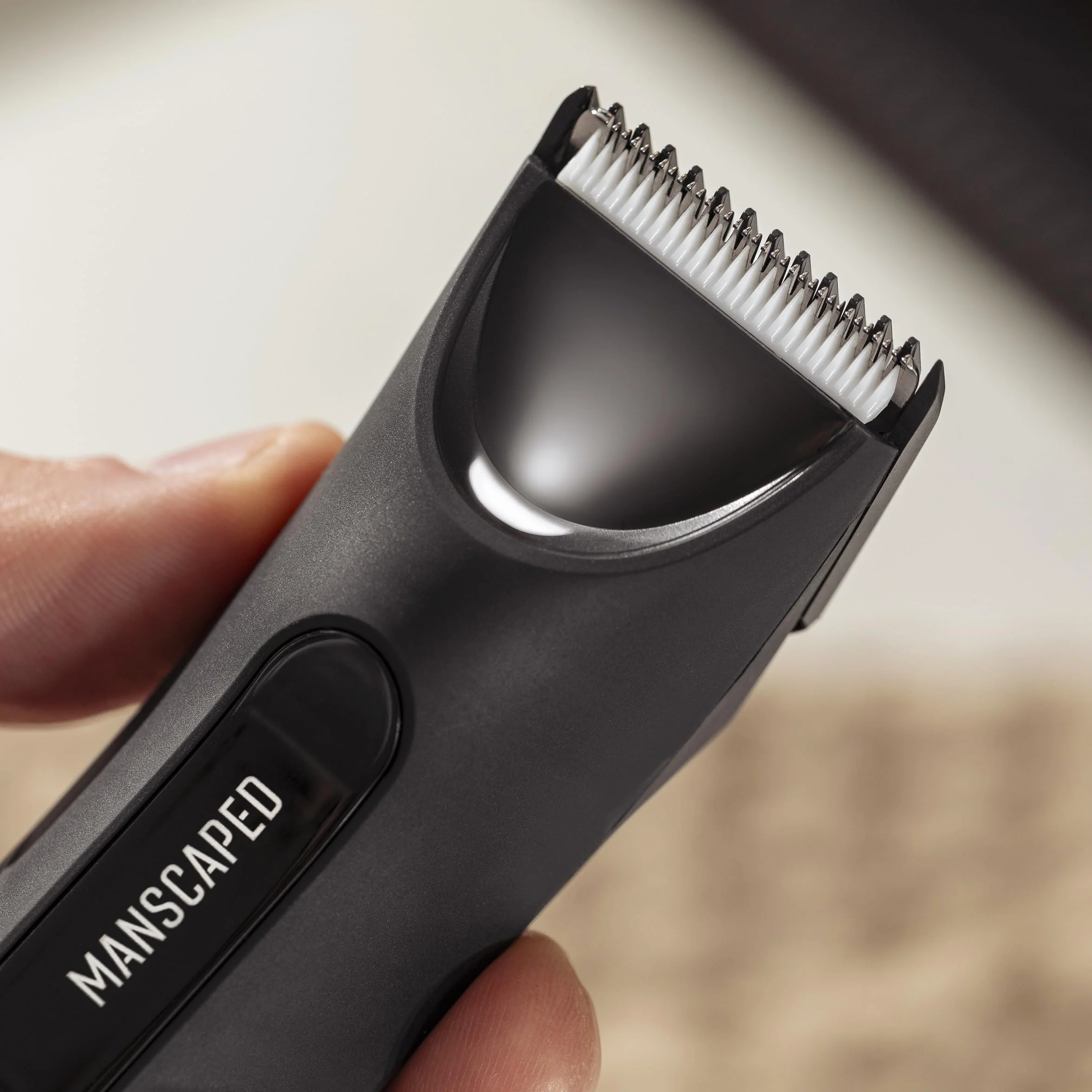 MANSCAPED® The Lawn Mower® 3.0 PLUS Trymer do pachwin i ciała – Zaktualizowane ostrze trymera SkinSafe®, Wodoodporna maszynka do golenia, Akumulator USB-C, Bezprzewodowa golarka męska z kulką