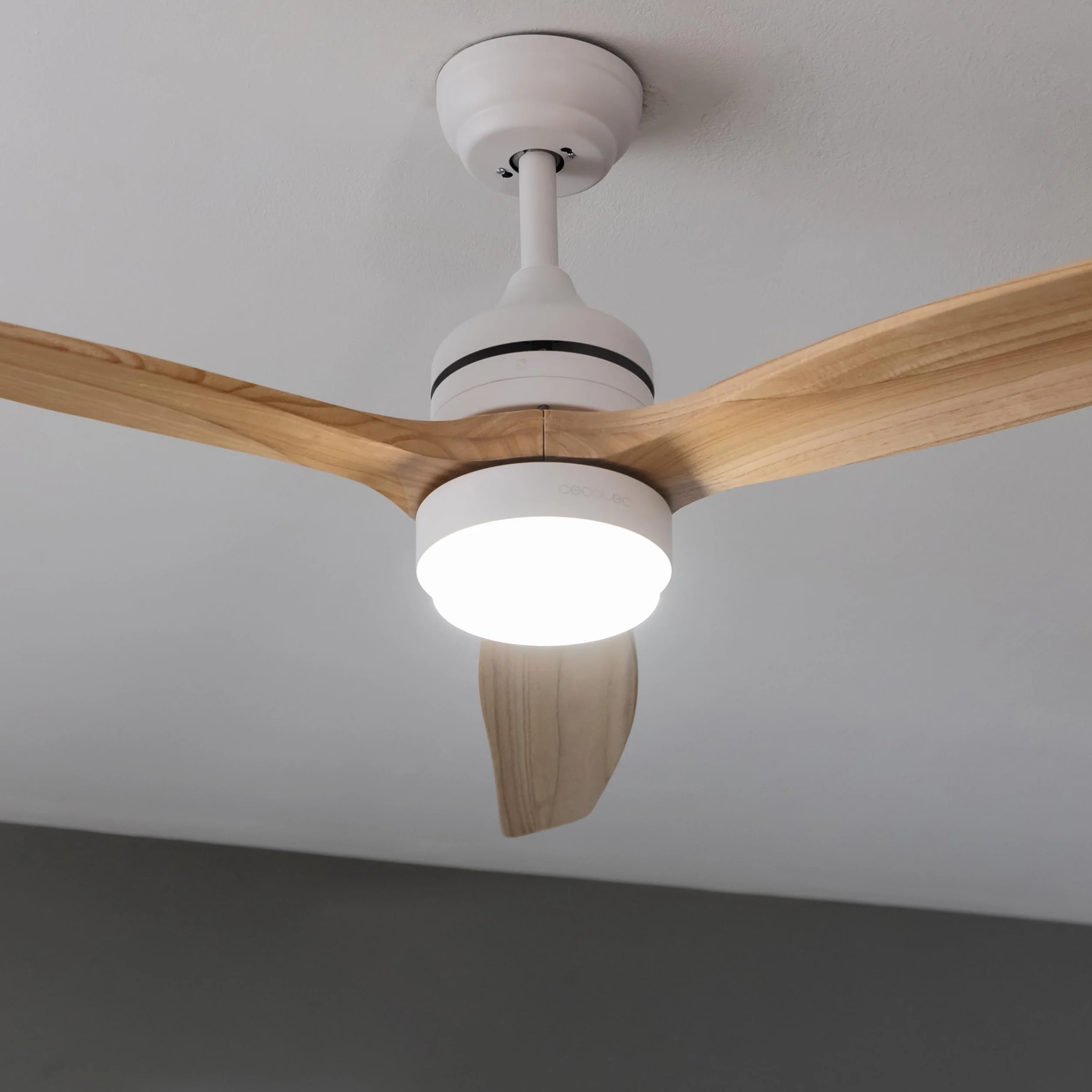 Cecotec Wentylator sufitowy EnergySilence Aero 5275 40W 52" źródło światła LED silnik prądu stałego pilot timer tryb zima-lato