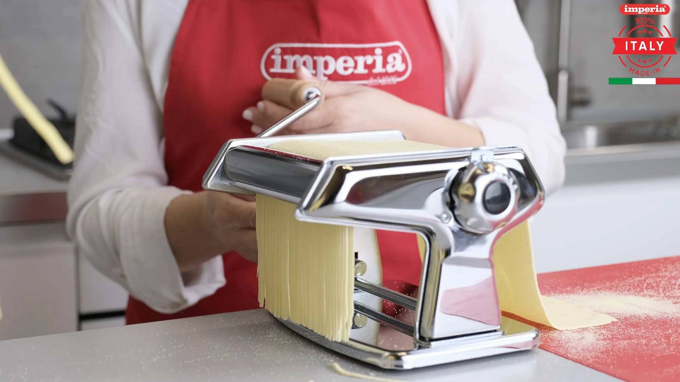 Imperia Titania IPASTA Maszyna do makaronu w 100% Made in Italy. Maszyna do świeżej pasty stalowej. Ręczna maszyna do przesuwania z korby. Utwórz przeglądarkę dla Lasagne, Tagliolini, Fettuccine.