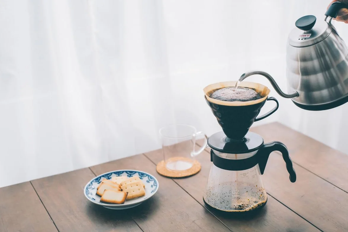 Hario CD V60 Pour Over Kit Brown-Drip z serwerem i filtrami, tworzywo sztuczne