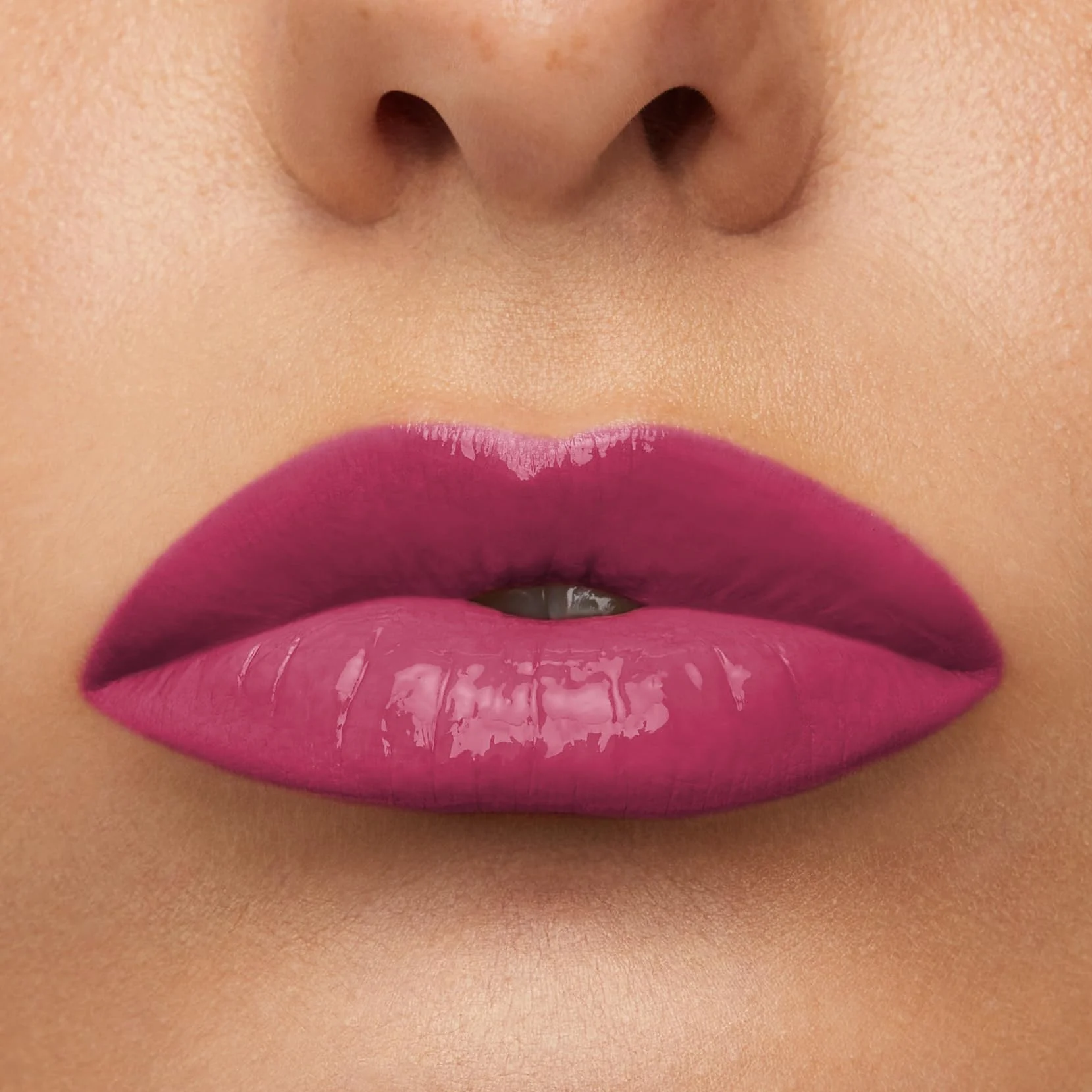 Maybelline New-York - Pomadka w płynie - Efekt błyszczącego winylu - Długotrwała - SuperStay Vinyl Ink Pink - Odcień : Edgy (165)