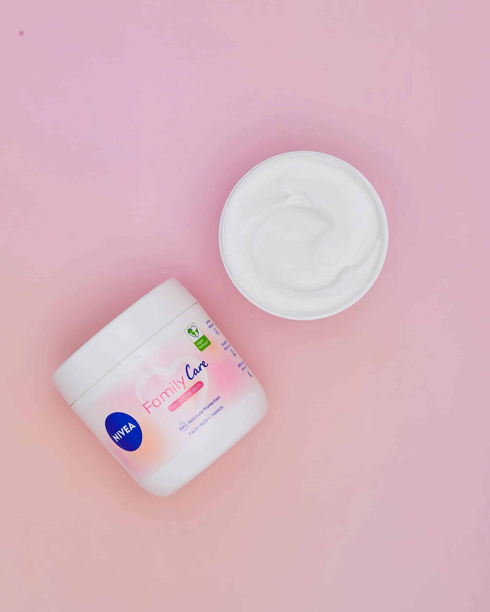 NIVEA Family Care Lekki krem nawilżający do wrażliwej skóry ciała, twarzy i dłoni dla całej rodziny 450 ml