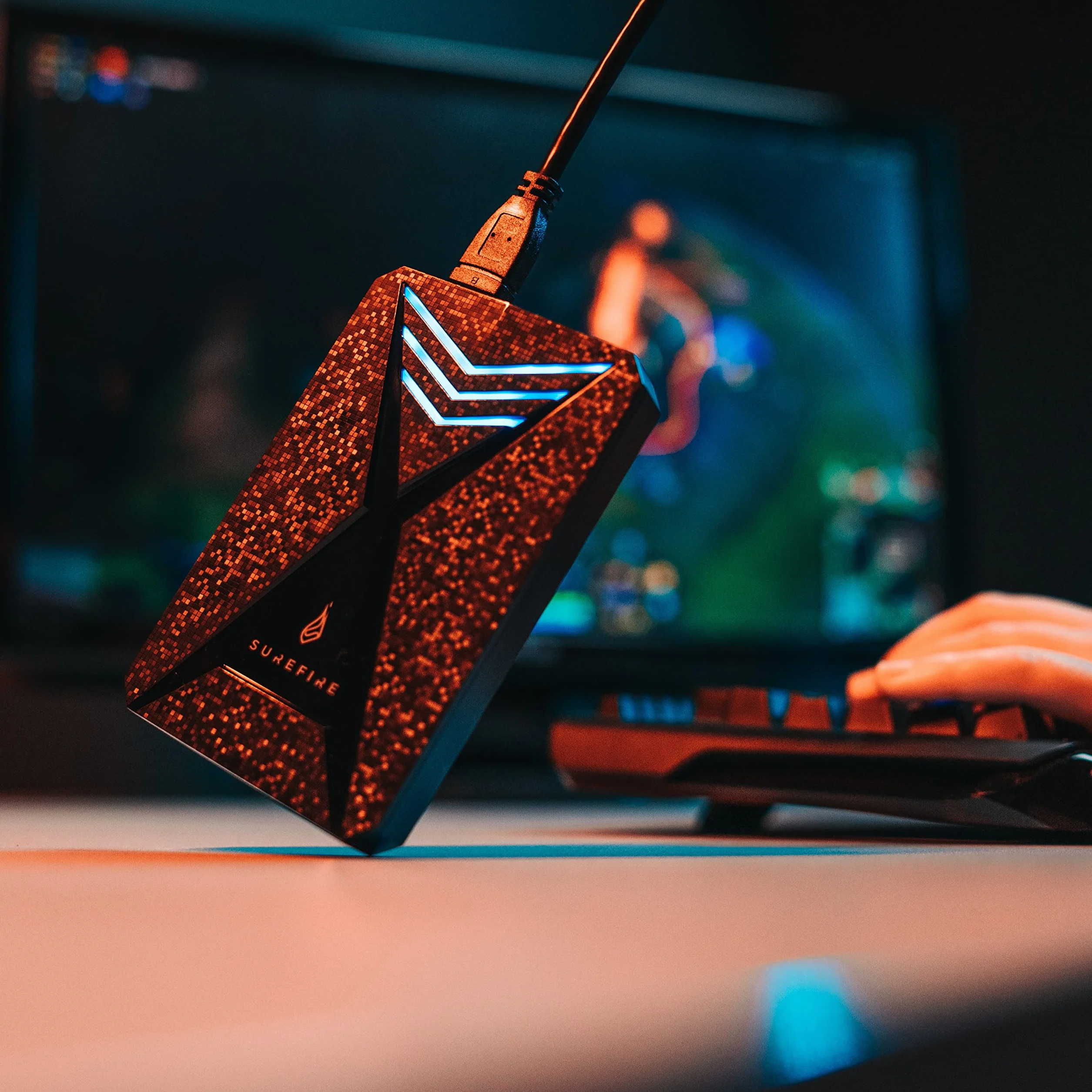 SureFire Gaming Hard Drive 2,5", 1 TB, czarny, zewnętrzny dysk twardy HDD, adapter USB-C, Windows i MacOSx, oświetlenie LED RGB, do 140 MB/s, PC, Playstation i Xbox, Powered by Verbatim