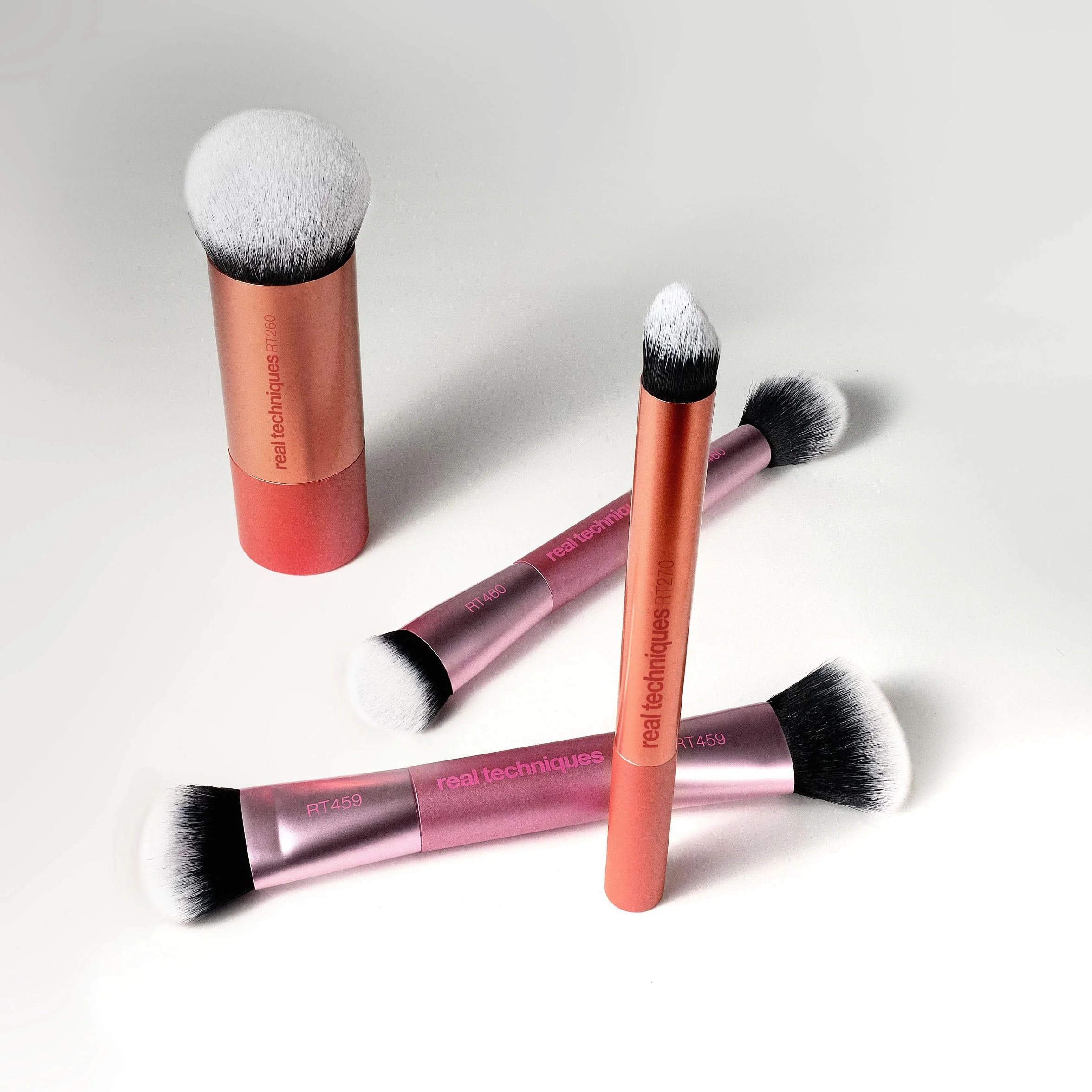 Real Techniques Full Beat zestaw pędzli do makijażu, 4-częściowy zestaw pędzli do podkładu, korektora, różu, konturu, rozświetlania i mieszania proszków, zestaw podróżny, miękkie włosie ultramiękkie, bez okrucieństwa