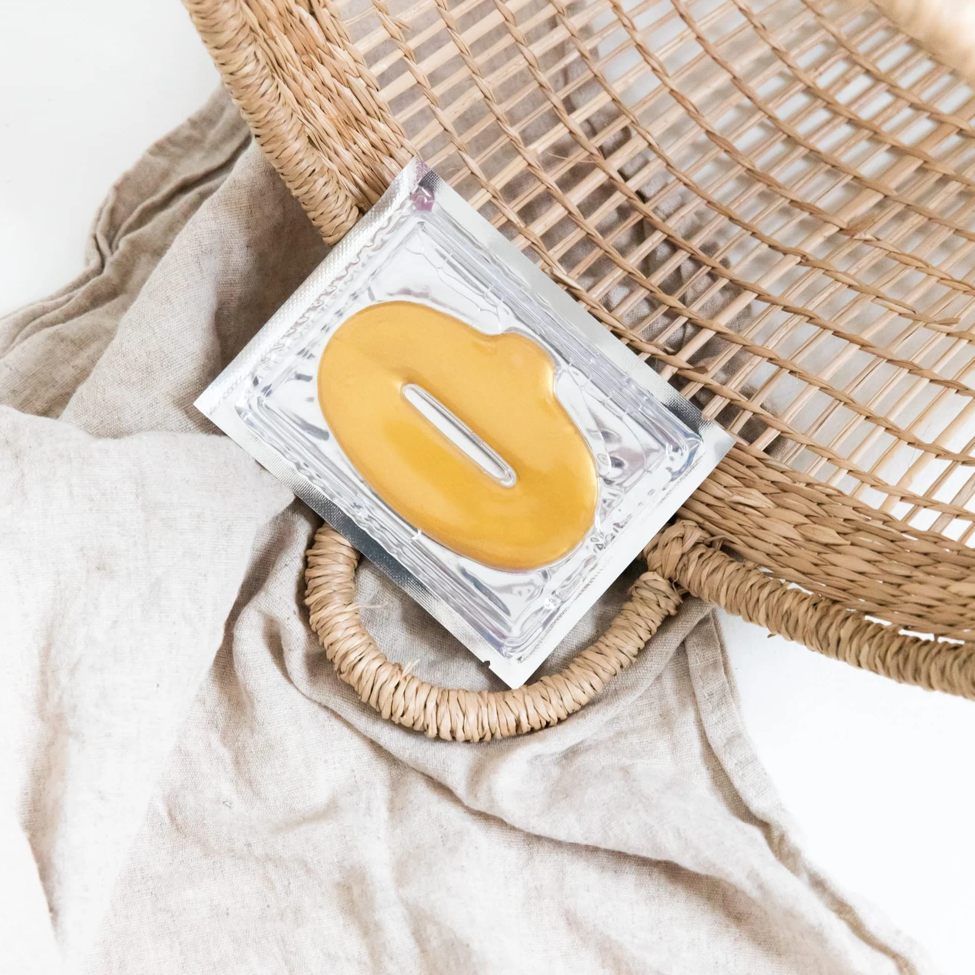 PLUMP IT Moisturizing Lip Mask for Dry Lips (18 patches) - lip plumper, moisturizer, chapped lip overnight care and repair, conditioning lip exfoliator treatment - Formulated in San Francisco