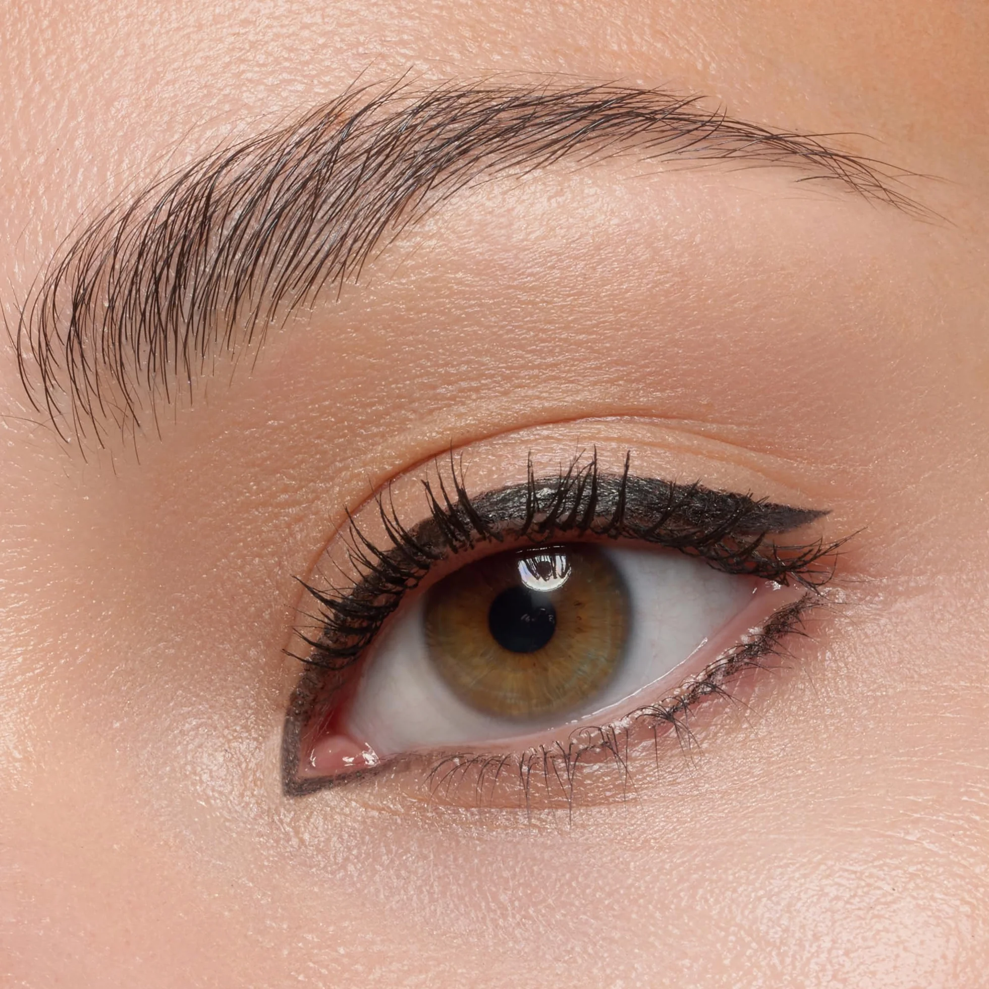 essence eyeliner we flamastrze super fine liner pen, długotrwały, mocno napigmentowana/y, nie pozostawia smug, intensywny kolor (1ml)