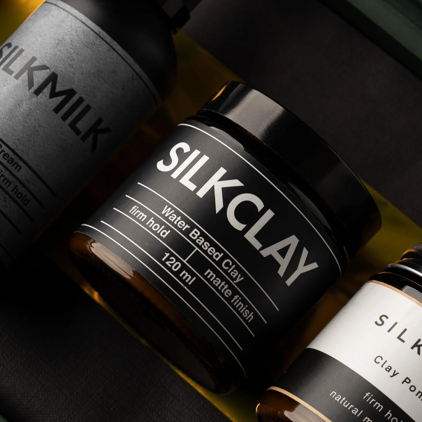 SILKCLAY Water Based Clay glinka modelująca do włosów 120 ml na bazie wody matowe wykończenie mocne trzymanie pielęgnująca formuła z kaolinem woskiem pszczelim masłem shea do naturalnych fryzur