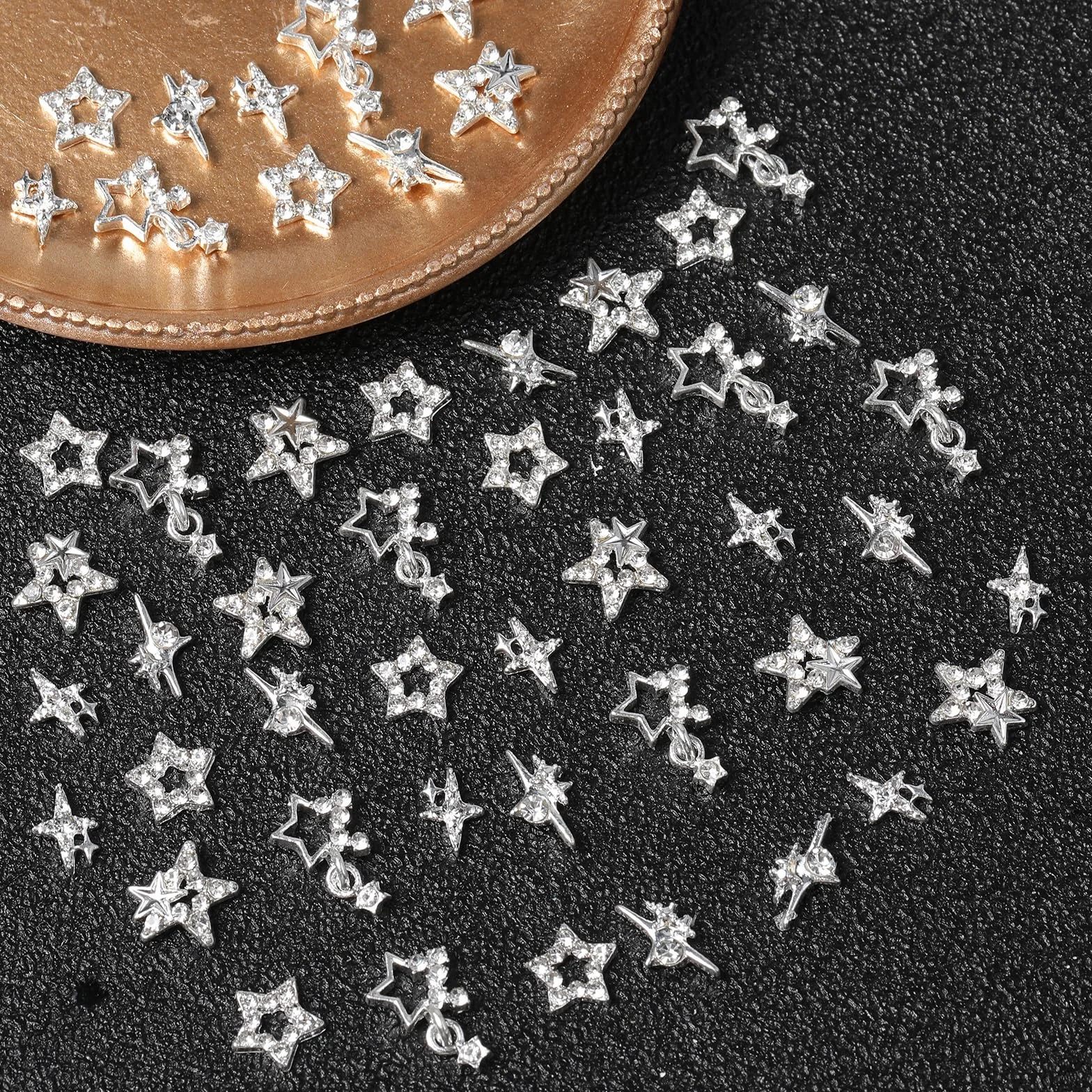 50 sztuk zawieszek do paznokci w kształcie gwiazdy, srebrne gwiazdki 3D, kamienie szlachetne, gwiazdki, wisiorki akrylowe, 4 style Y2k, akcesoria do paznokci, akcesoria do paznokci, stop 3D, do