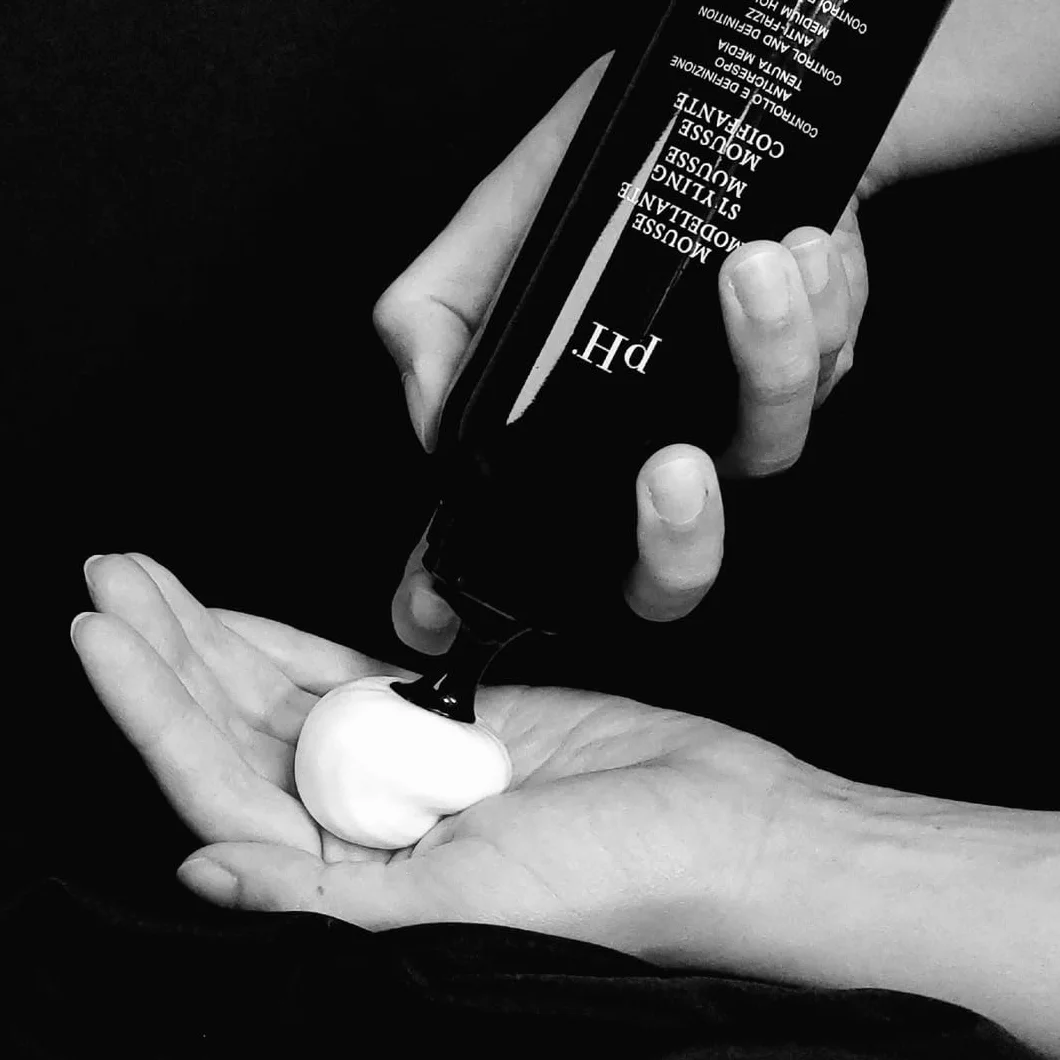 PH Laboratories Pianka modelarska tenuta media 300ml - pianka do w?osów przeciw puszeniu si?
