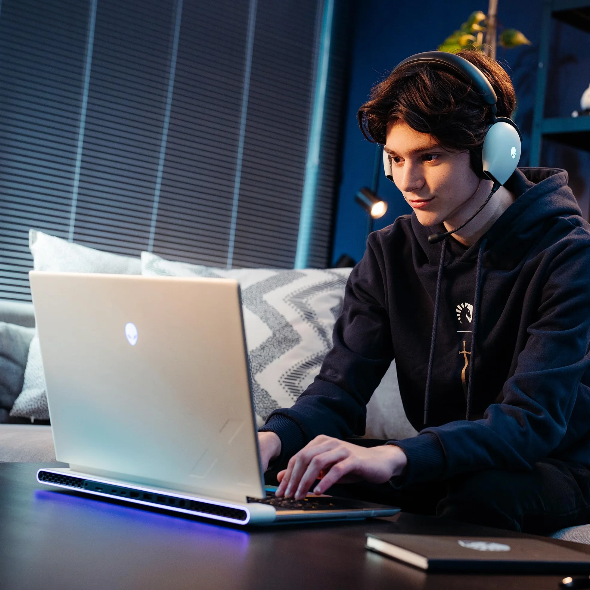Alienware Bezprzewodowy zestaw słuchawkowy do gier Dual Mode - AW720H