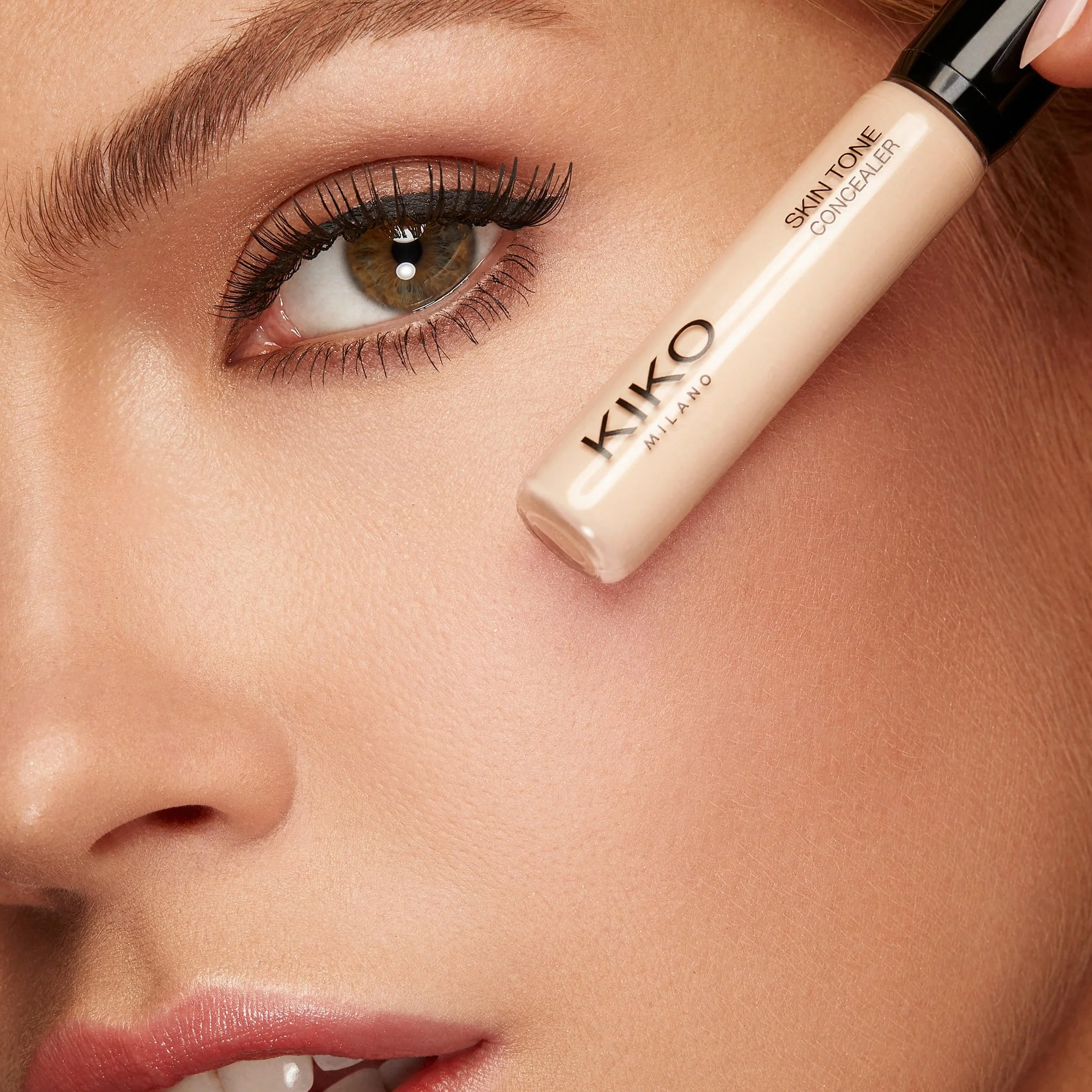 KIKO Milano Skin Tone Concealer - 02, Wygładzający Korektor W Płynie Zapewniający Naturalne Wykończenie