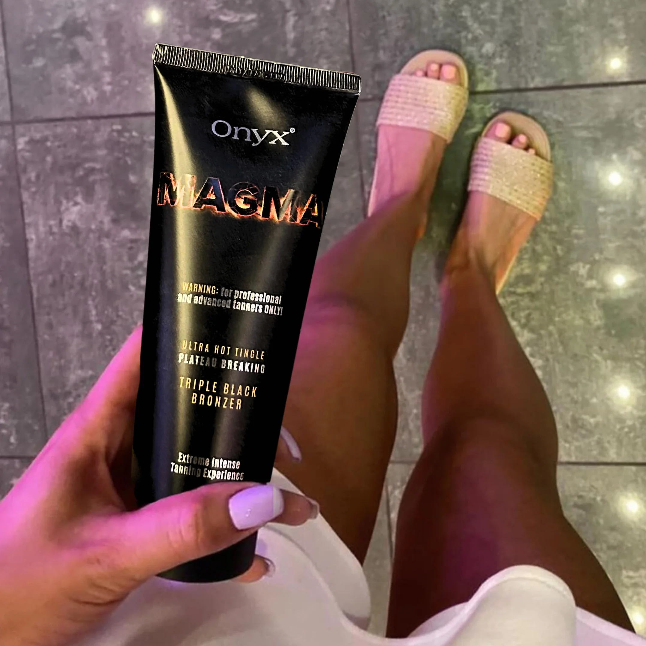 Onyx Magma – potrójny bronzer do opalania z efektem tingle dla zaawansowanych użytkowników, zapewniający intensywną i równomierną opaleniznę skóry