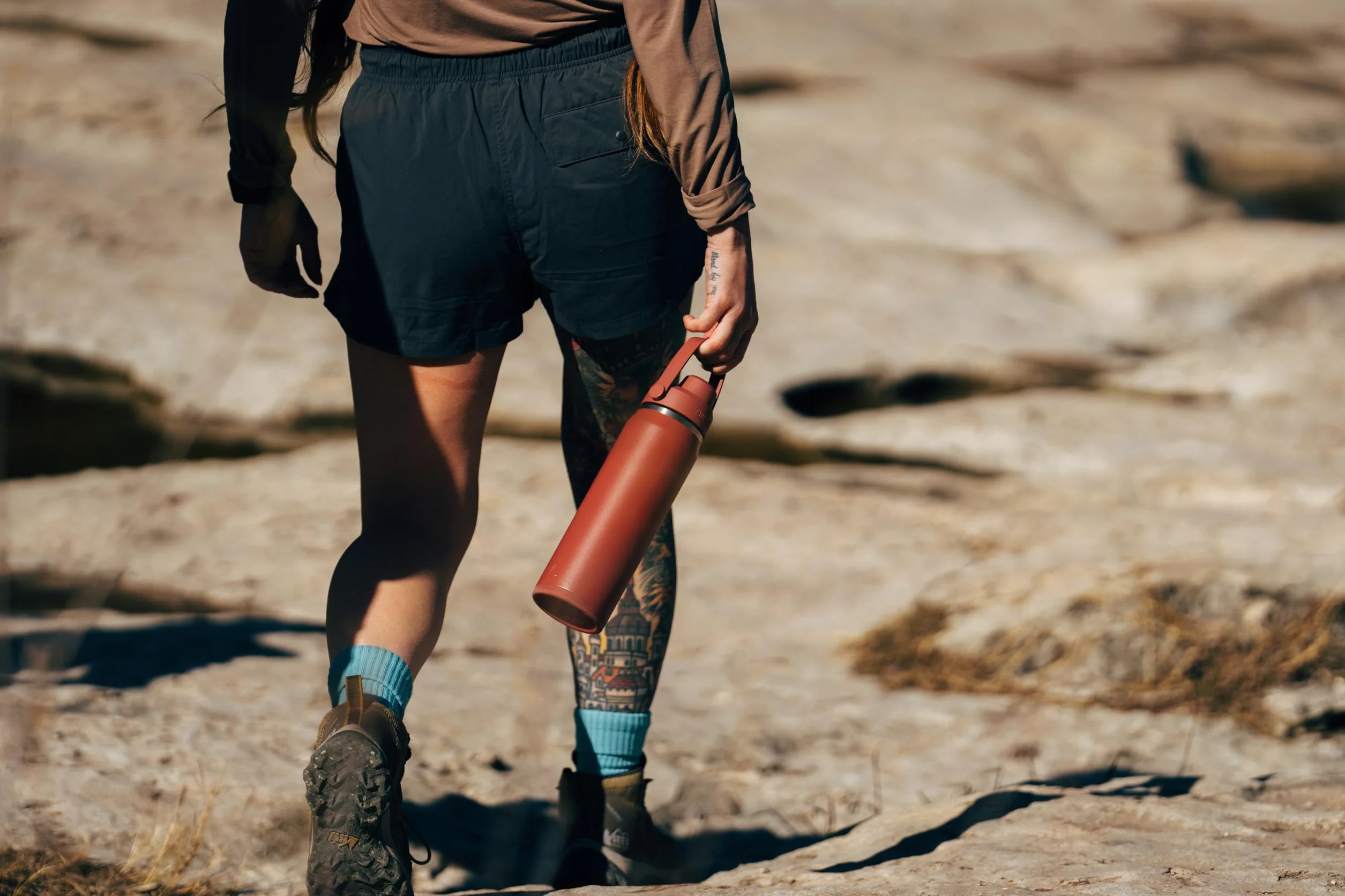 CamelBak Thrive Chug izolowana butelka na wodę ze stali nierdzewnej Sierra Red, 946 ml