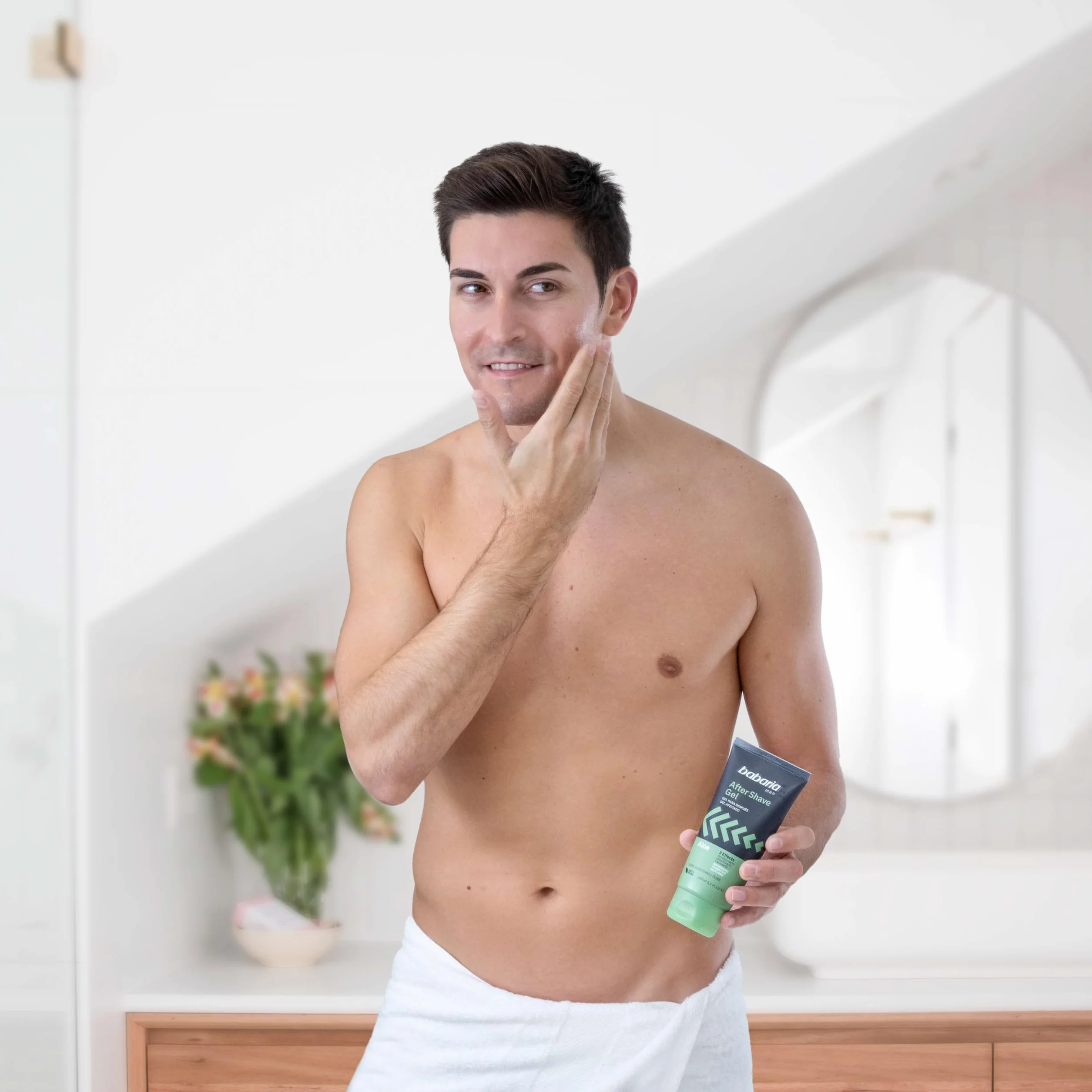 Babaria - After Shave Gel, Gel Después del Afeitado, Refrescante, Hidratante y Calmante, Contiene Aloe, Apto para Todo Tipo de Pieles, Hombre, Vegano - 150 ml