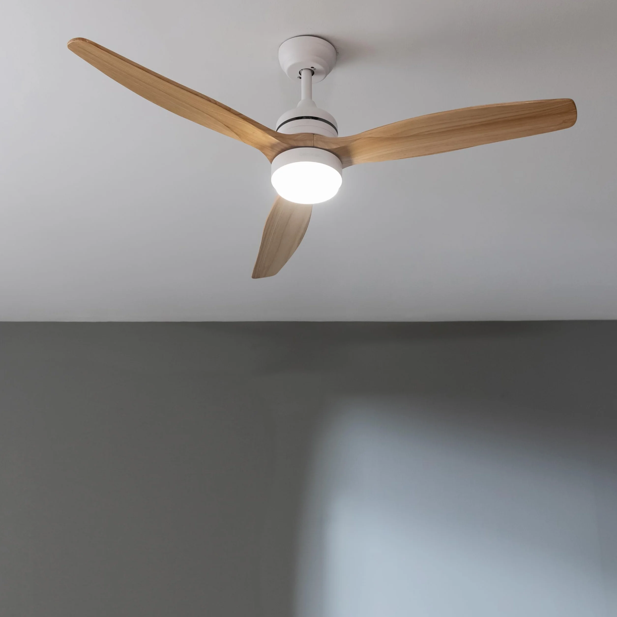 Cecotec Wentylator sufitowy EnergySilence Aero 5275 40W 52" źródło światła LED silnik prądu stałego pilot timer tryb zima-lato