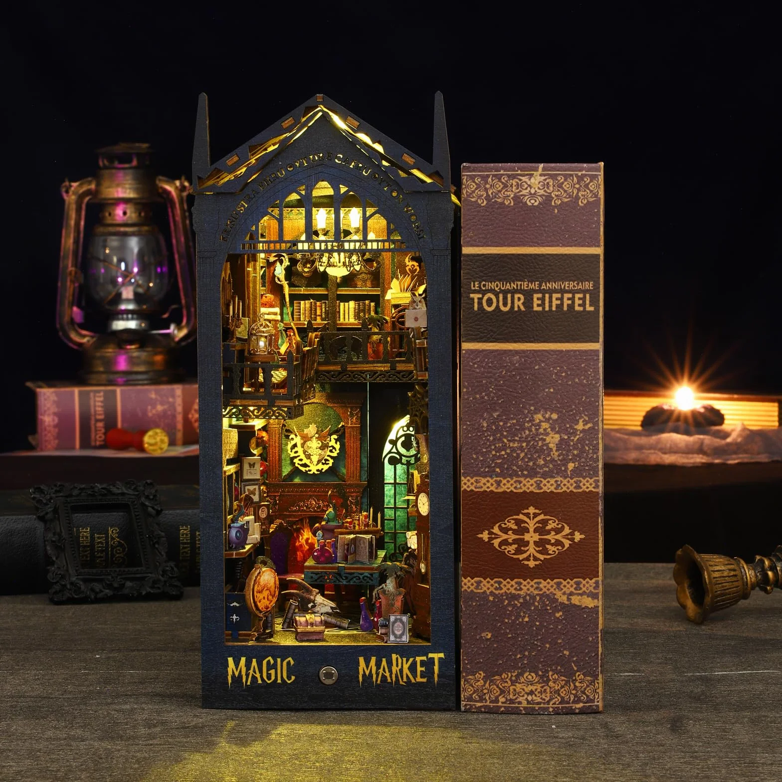 CUTROOM Book Nook Kit ze światłami LED Magic Market DIY miniaturowy zestaw do domku dla lalek drewniane puzzle 3D podpórka na książki regał na książki SL009-EU