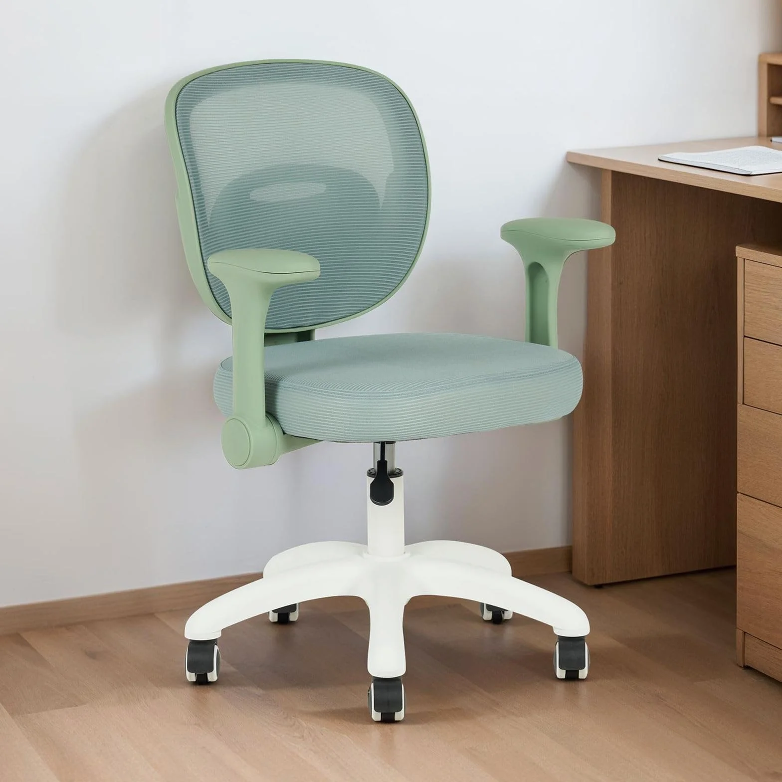 IDIMEX Krzesło obrotowe dziecięce Amelia z regulacją wysokości, zielone ergonomiczne biurowe z oparciem siatkowym