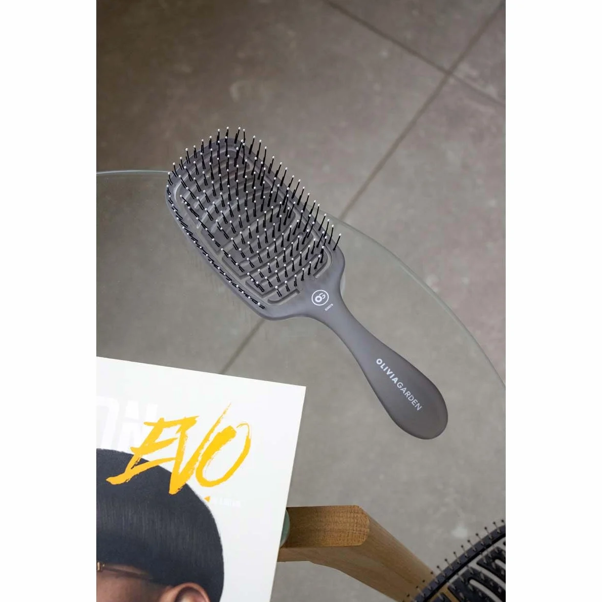 OLIVIA GARDEN Essential Care Flex Medium Hair Bristles Ice Grey