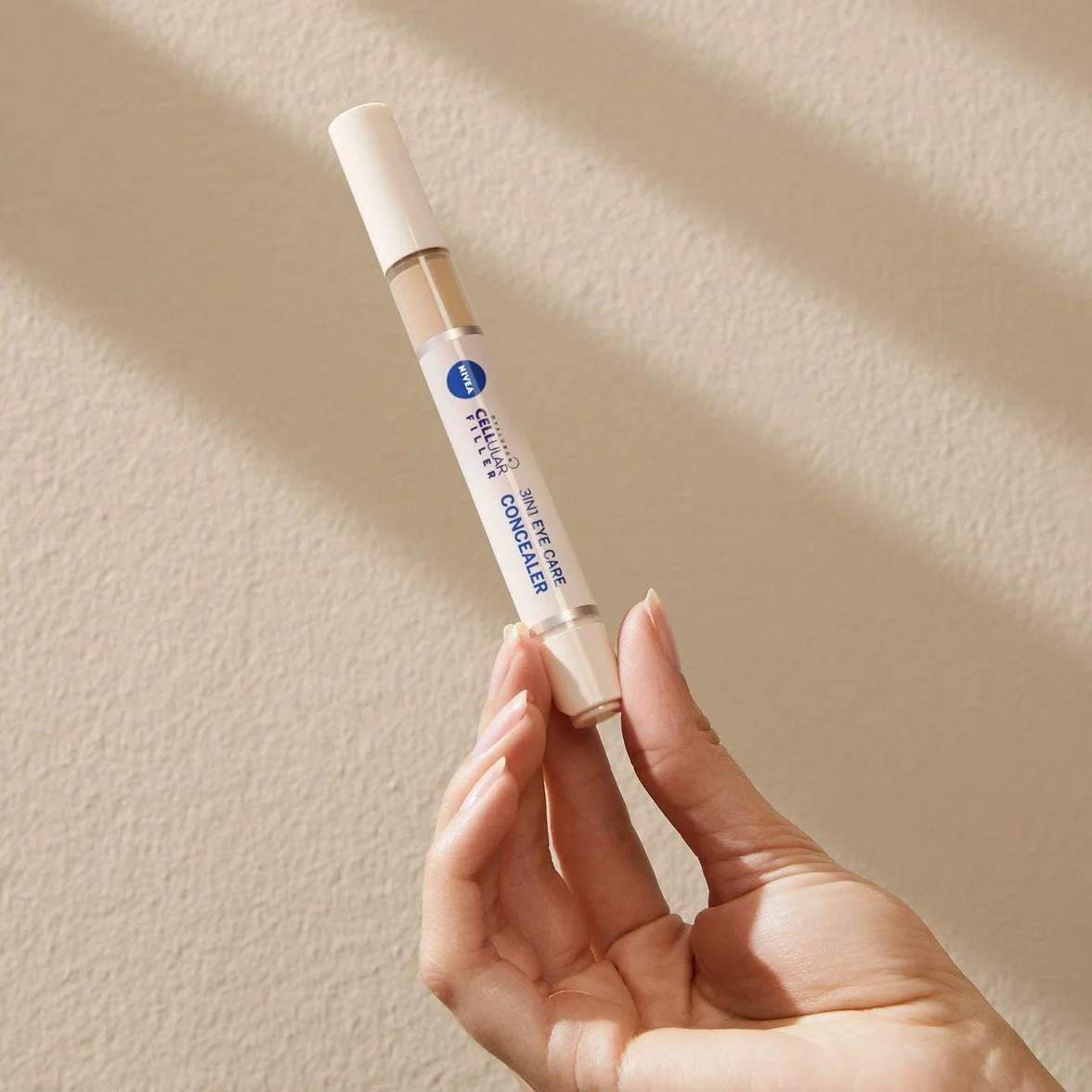 NIVEA HYALURON CELLULAR Filler Krem korygujący cienie pod oczami 3w1 z kwasem hialuronowym, odcień jasny, 4 ml