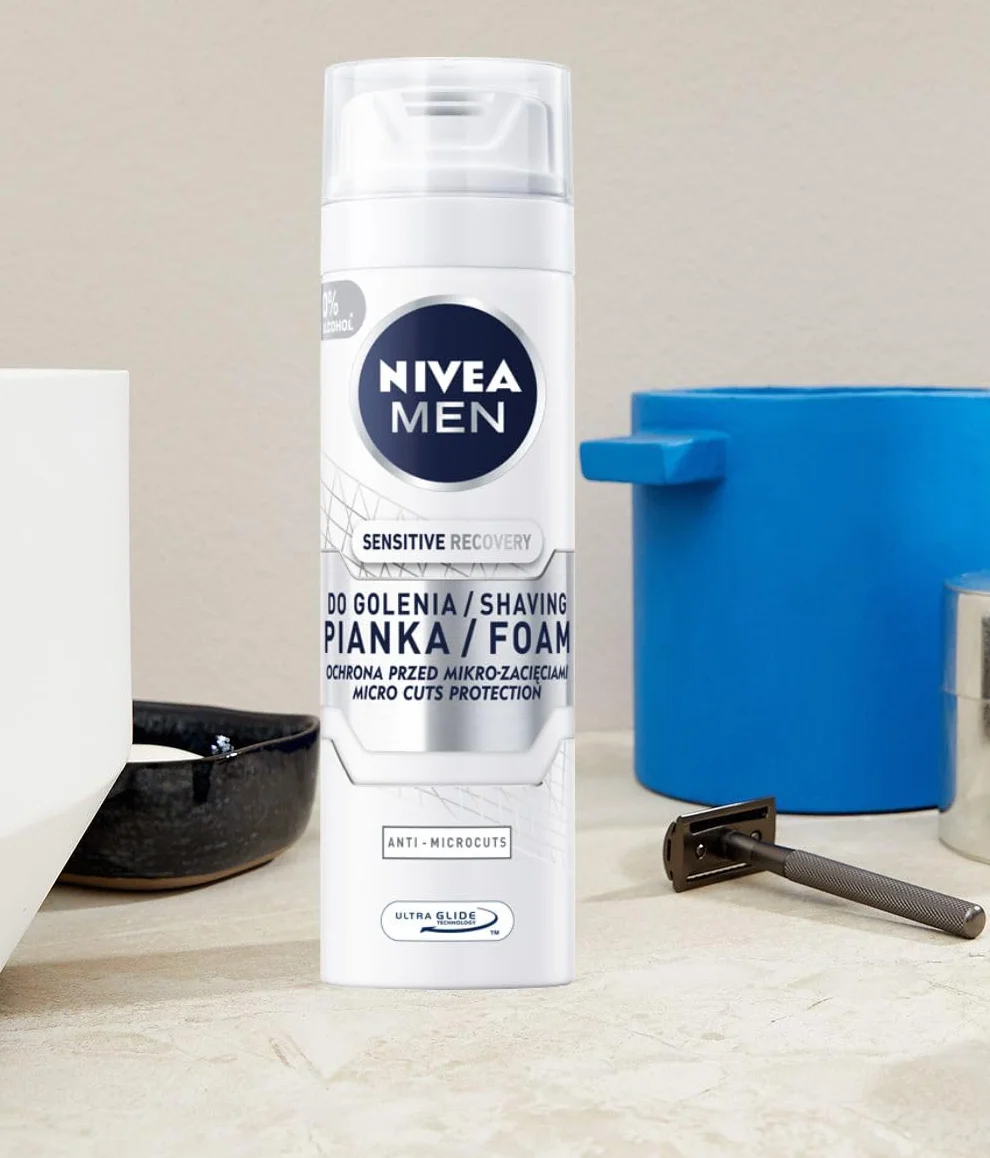 NIVEA MEN Sensitive Recovery Regenerująca pianka do golenia dla mężczyzn z rumiankiem i ekstraktem roślinnym, 200 ml