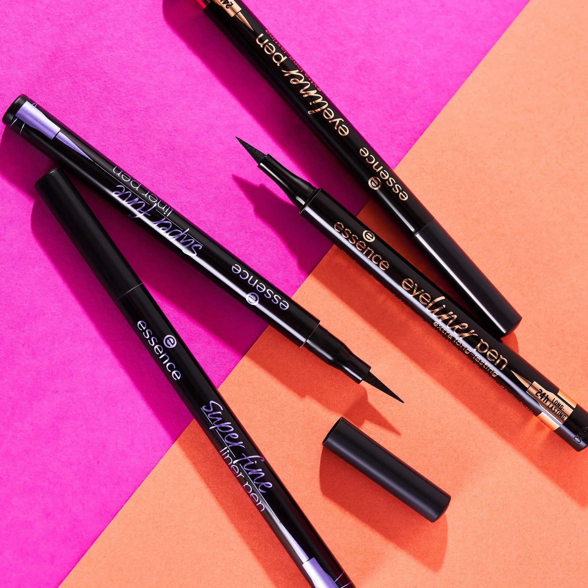 essence eyeliner we flamastrze super fine liner pen, długotrwały, mocno napigmentowana/y, nie pozostawia smug, intensywny kolor (1ml)