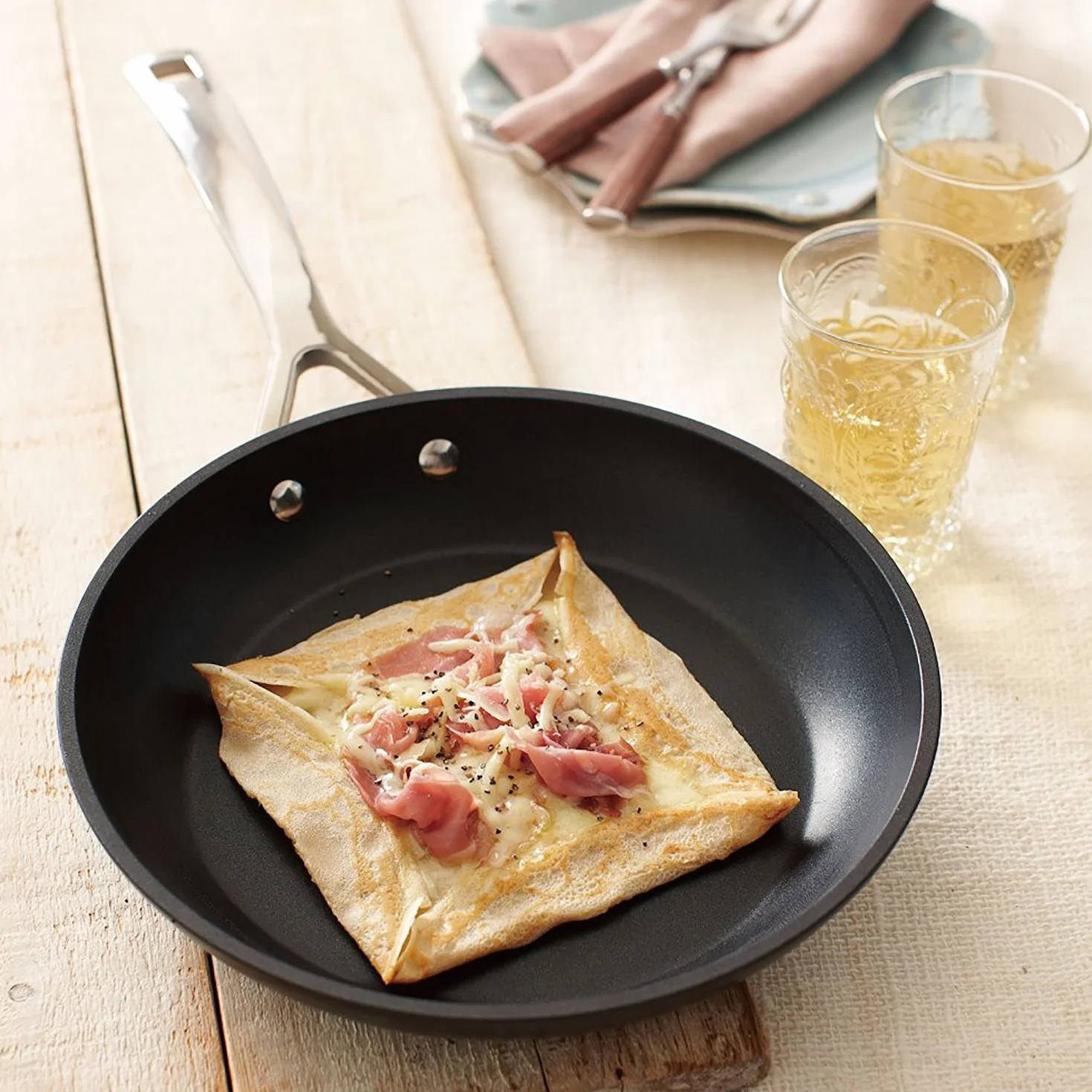 Le Creuset Wzmocniona nieprzywierająca patelnia 22 cm, aluminiowa