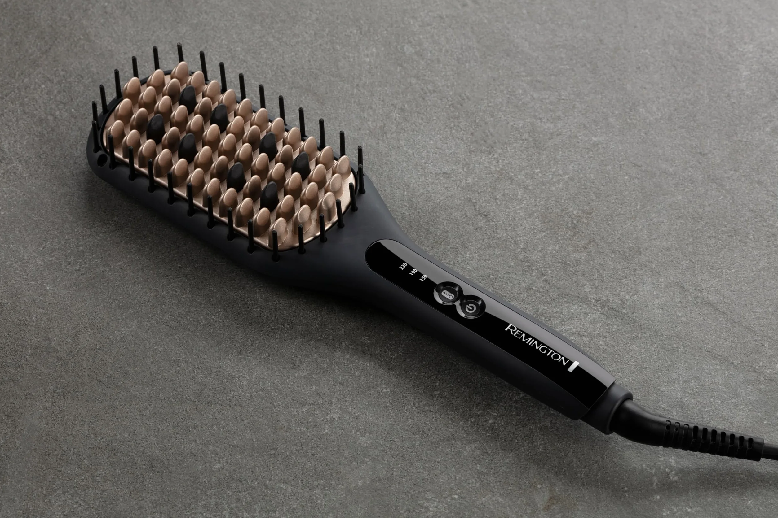 Remington szczotka prostująca z jonizacją, ceramiczne włosie z powłoką antystatyczną, 3 ust. temperatury, szybkie nagrzewanie, przewód 1.8m, etui, szara/brązowa, Straight Brush CB7400