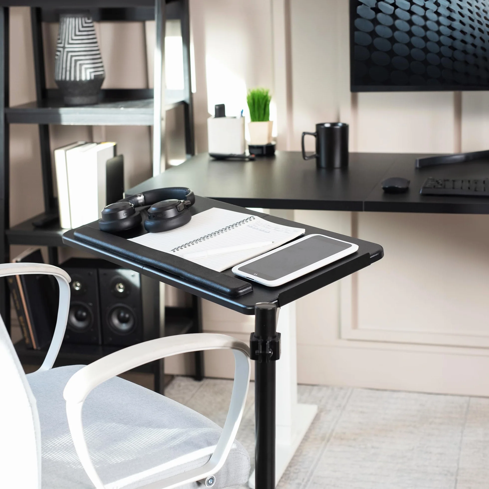 VIVO Krzesło biurowe z podkładką na klawiaturę i mysz MOUNT-KB08C, ergonomiczne nachylenie, obrót 360°, czarny