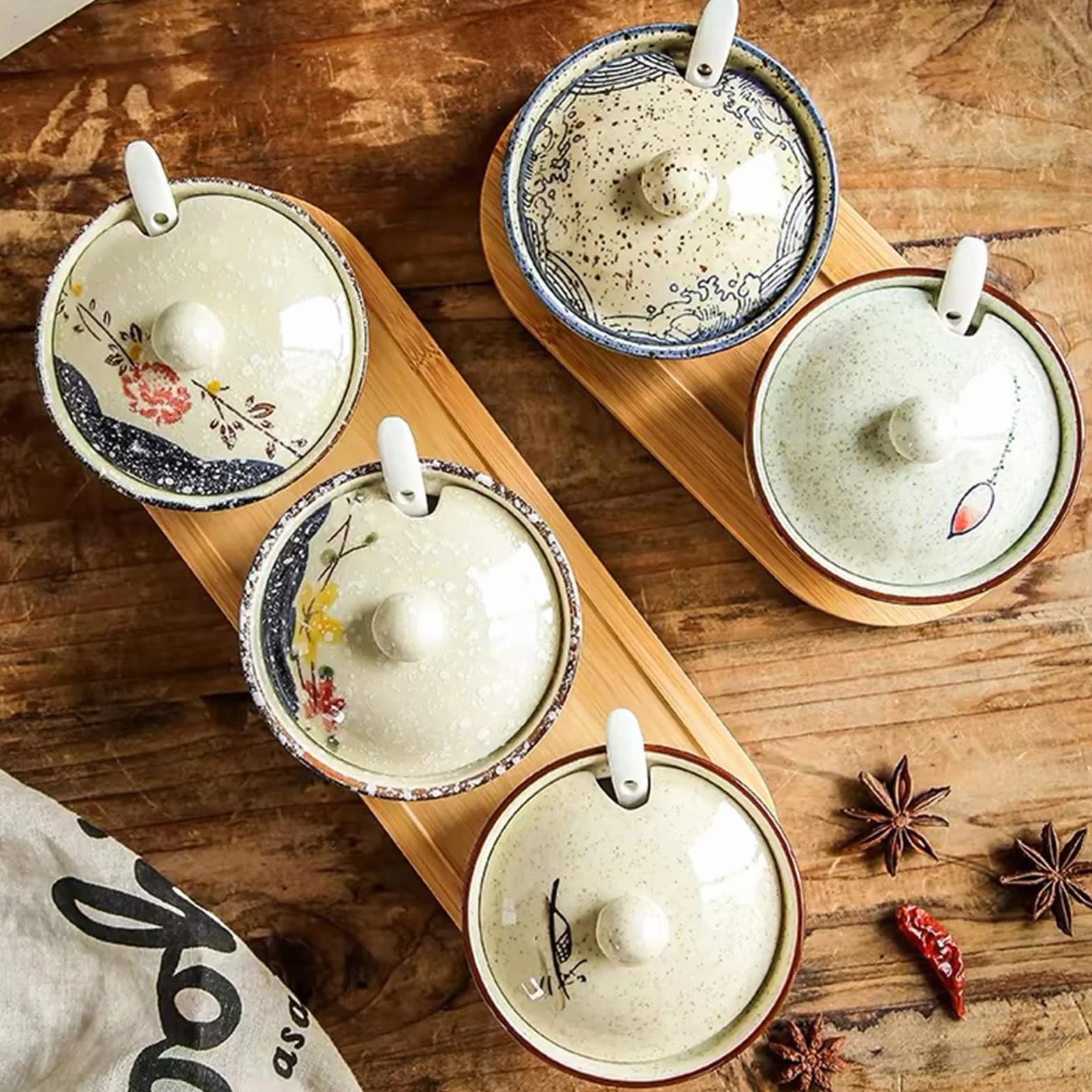 Ceramiczna cukiernica z pokrywką i łyżeczką na cukier, sól, przyprawy
