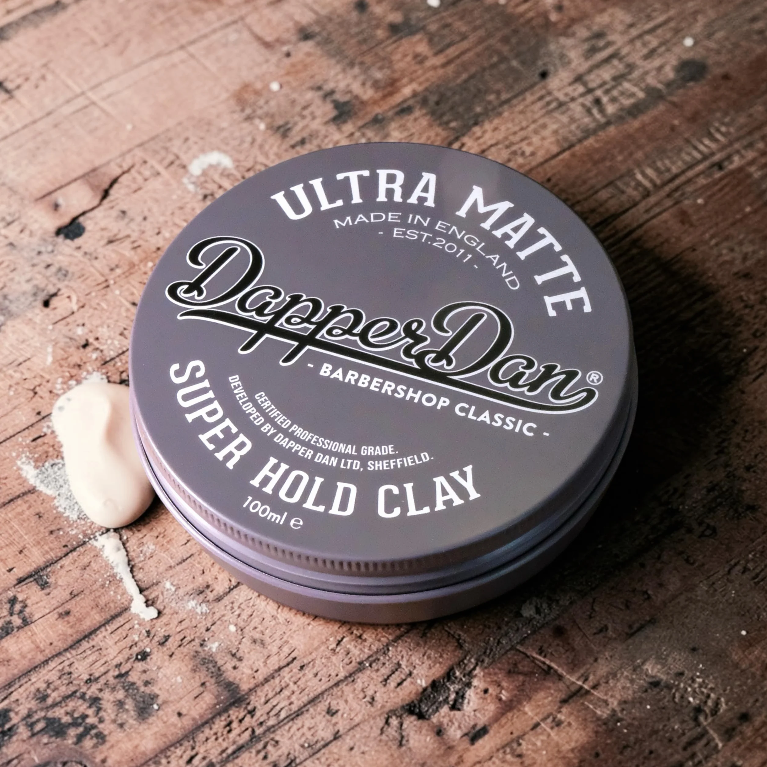 Dapper Dan Ultra Matt Clay, wosk z efektem matowym, długotrwały, subtelny zapach wanilii i malin, 1 x 100 ml