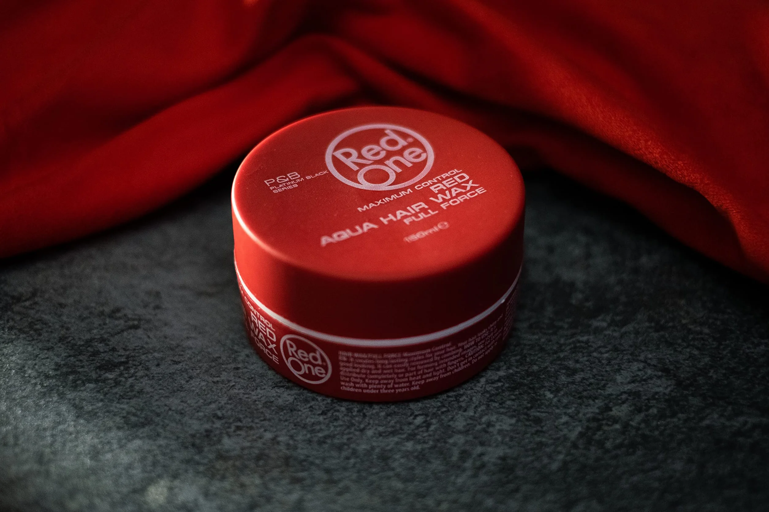 RedOne Wosk do stylizacji włosów, czerwony, 150 ml, kontrola krawędzi, wosk żelowy do włosów, ultra uchwyt, zapach truskawkowy, wosk do włosów dla mężczyzn i kobiet, maksymalna kontrola