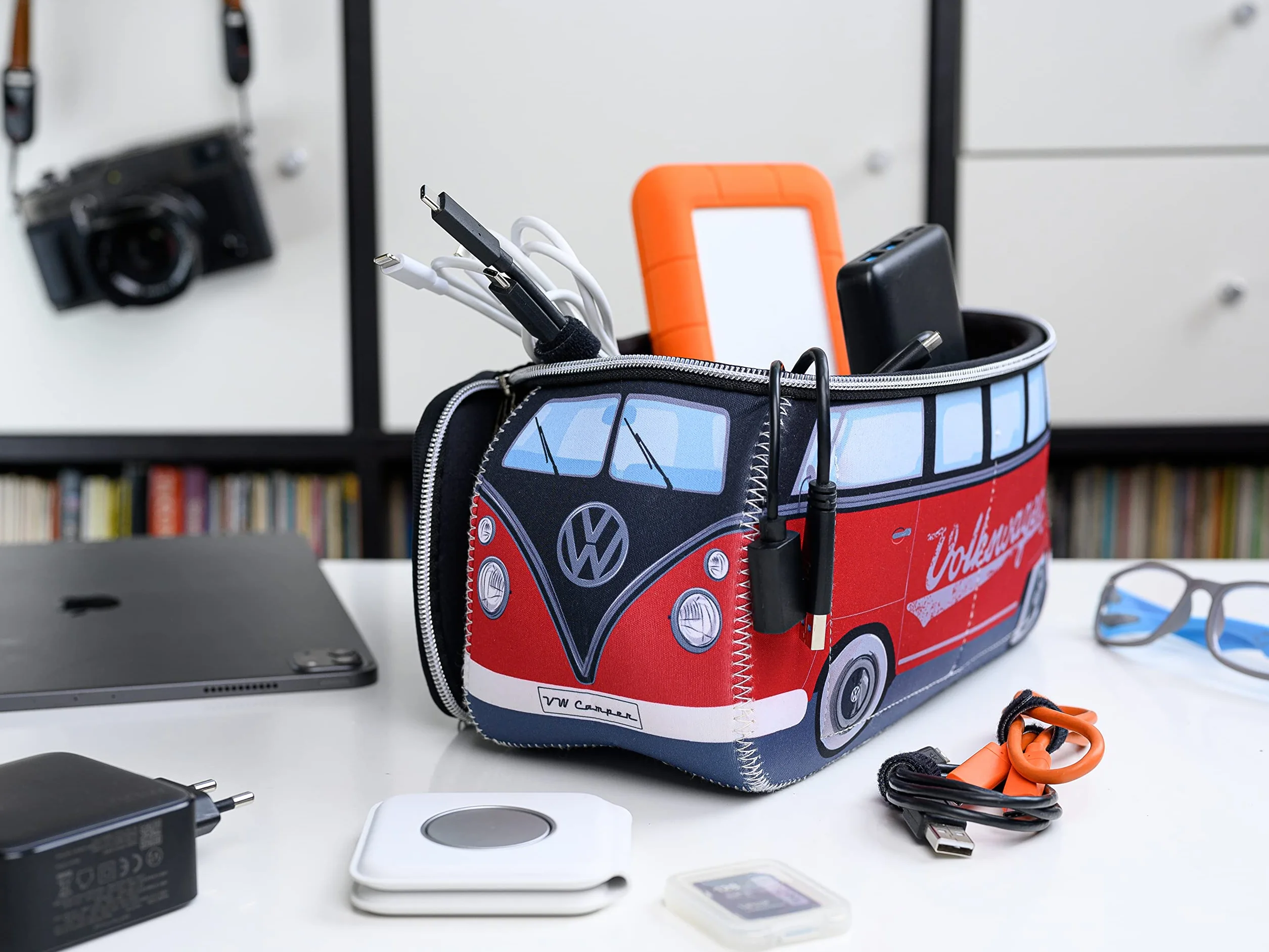 BRISA VW Collection - Volkswagen neoprenowa uniwersalna kosmetyczka na kosmetyki do makijażu podróżna torba apteczna w stylu autobusu T1 (czerwony/czarny/duży)
