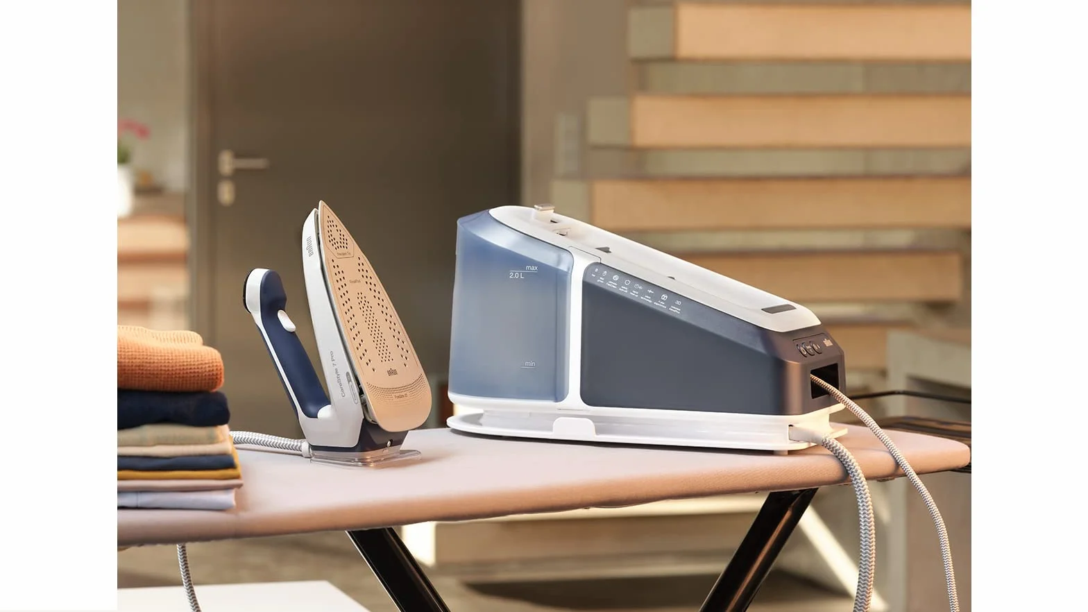 Braun CareStyle 7 Pro Stacja parowa IS 7282 BL, 2400W, uderzenie pary 600 g/min, zbiornik 2L, niebieski/biały