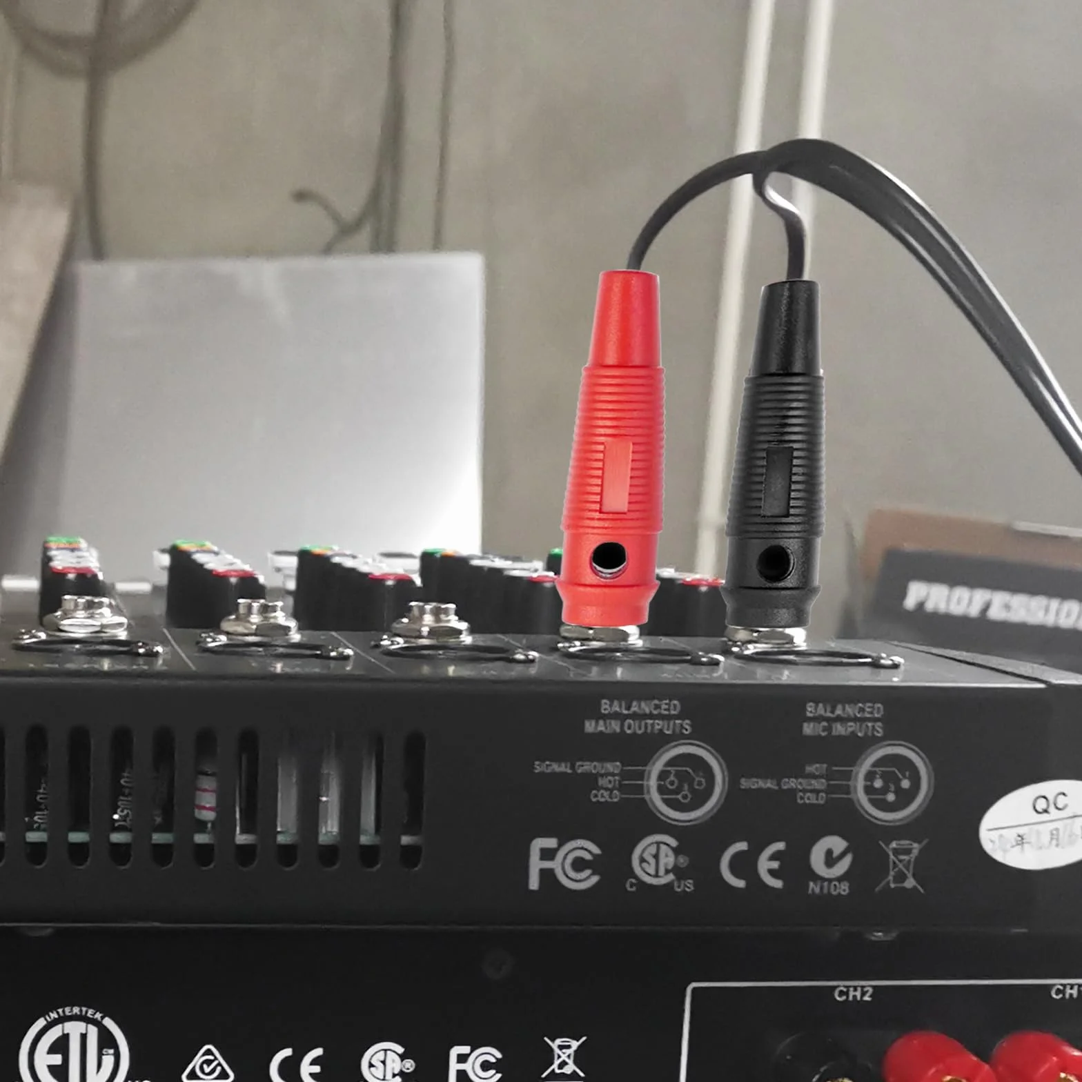 20 sztuk 4 mm Złącze głośnika bananowego, bez lutowania, 20 A wtyki bananowe do głośników, wzmacniaczy, odbiorników AV, systemów stereo HiFi, 10, czarny i 10, czerwony