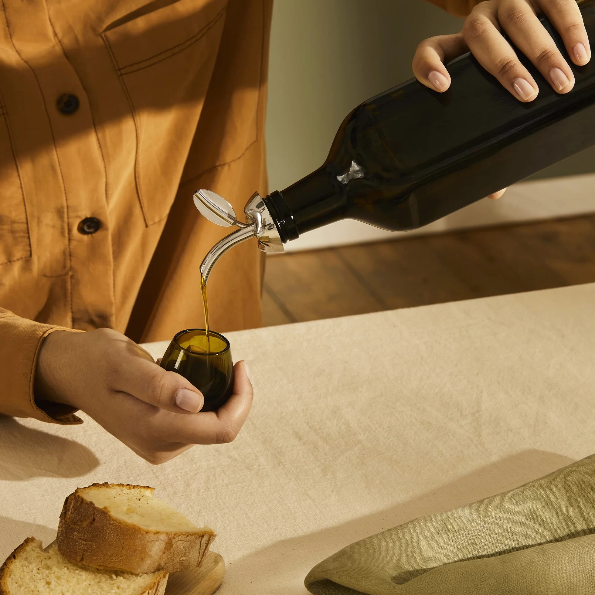 Alessi Fior D'Olio nalewak do oliwy z oliwek, srebrny