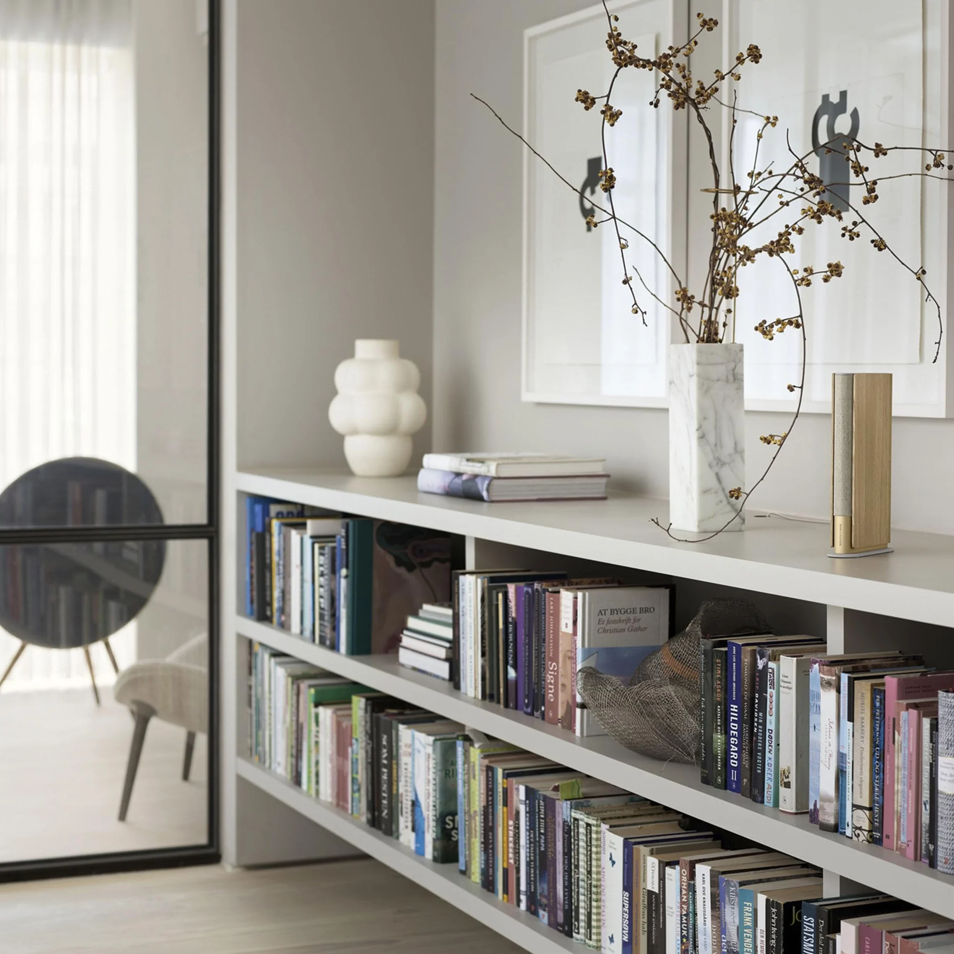 Bang & Olufsen Beosound Emerge - Kompaktowy głośnik półkowy, z wi-fi i bluetooth, niezwykle szeroki dźwięk, smukły głośnik domowy z certyfikatem Cradle to Cradle