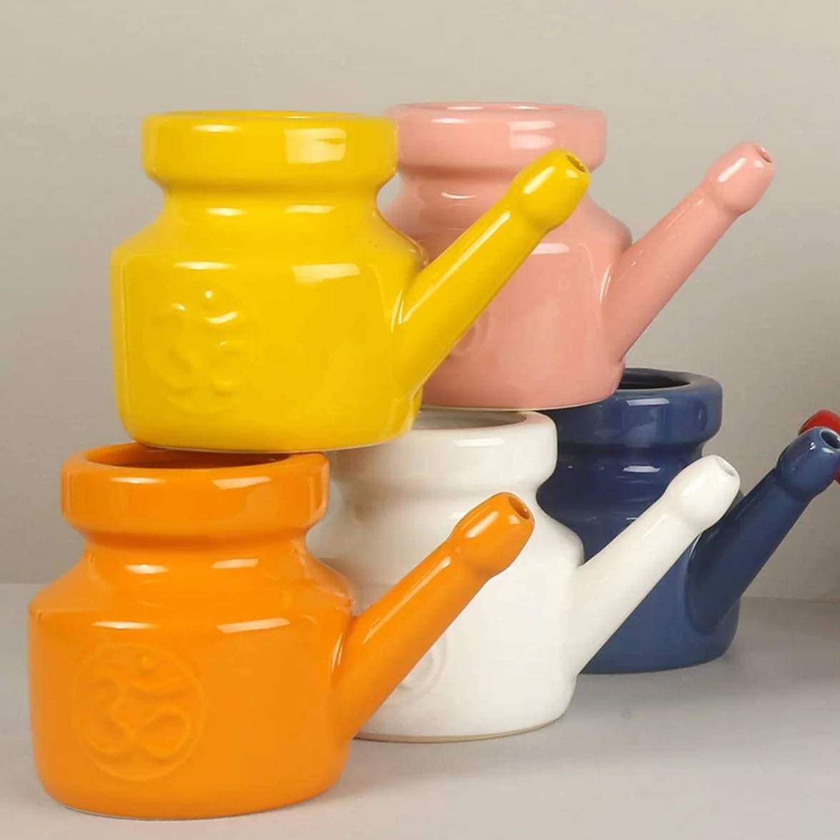 Ceramiczny garnek Neti 350 ml trwały szczelny wylewka do płukania biały