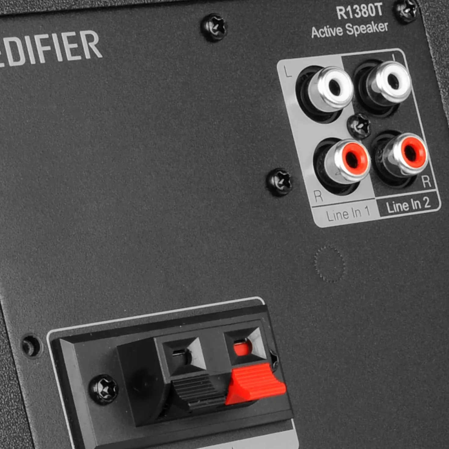 EDIFIER Studio R1380T 2.0 system głośników regałowych (42 W) w obudowie z prawdziwego drewna (MDF). Dwa przyłącza LINE. Pilot zdalnego sterowania na podczerwień i boczne elementy sterujące basami,