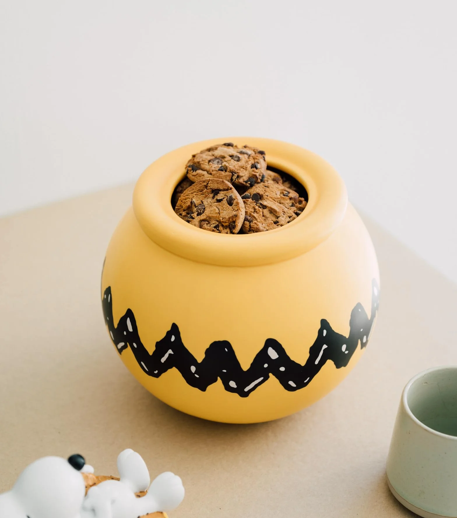 Grupo Erik Snoopy Cookie Jar 20.5 x 20.5 x 24.6 cm Airtight Biscuit Tin Kitchen Decor