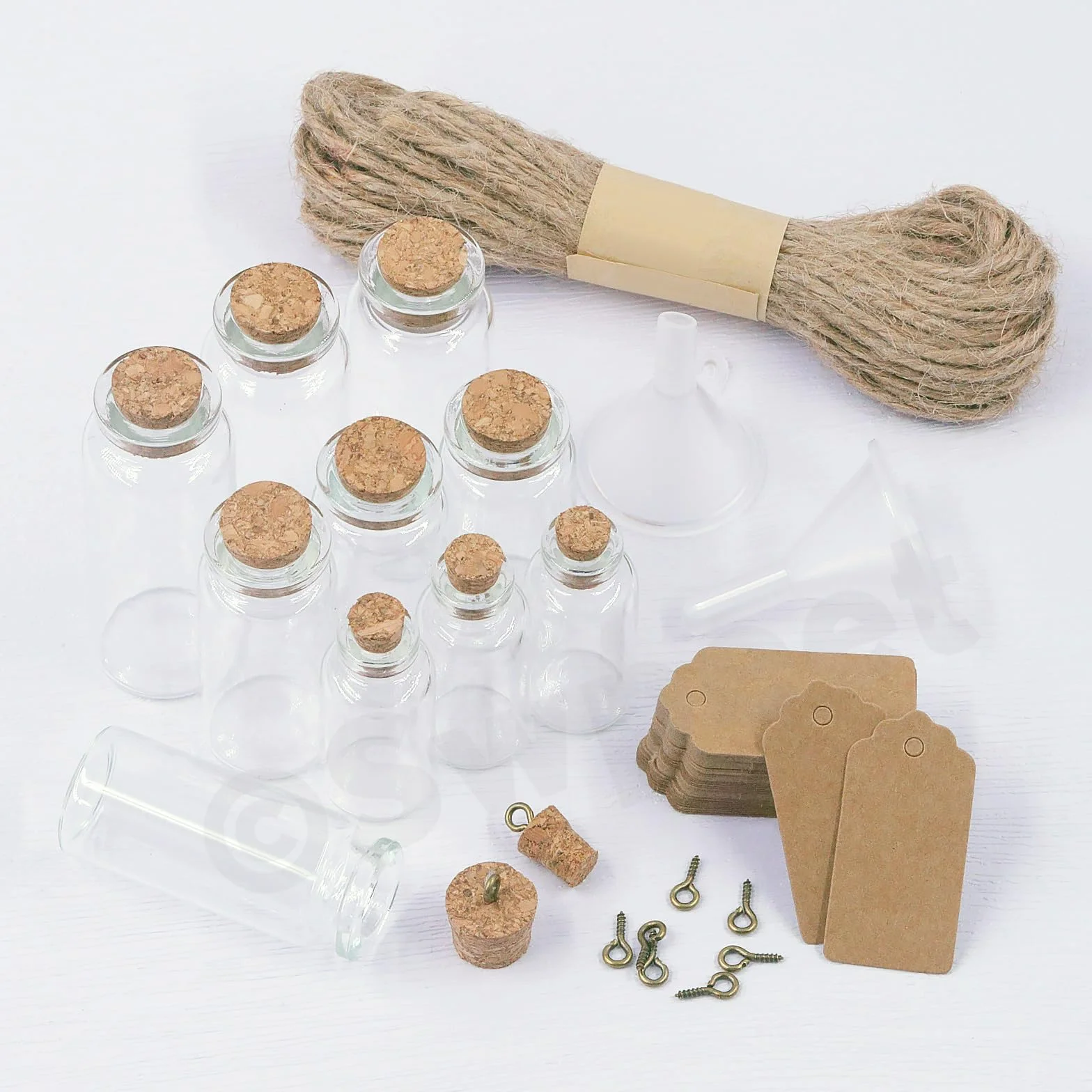 Swpeet Mini szklane butelki z korkiem, śrubami oczkowymi, sznurkami, lejkami i etykietami, zestaw asortymentowy, mini szklane słoiki, korek, butelki do samodzielnego wykonania, dekoracja imprezowa
