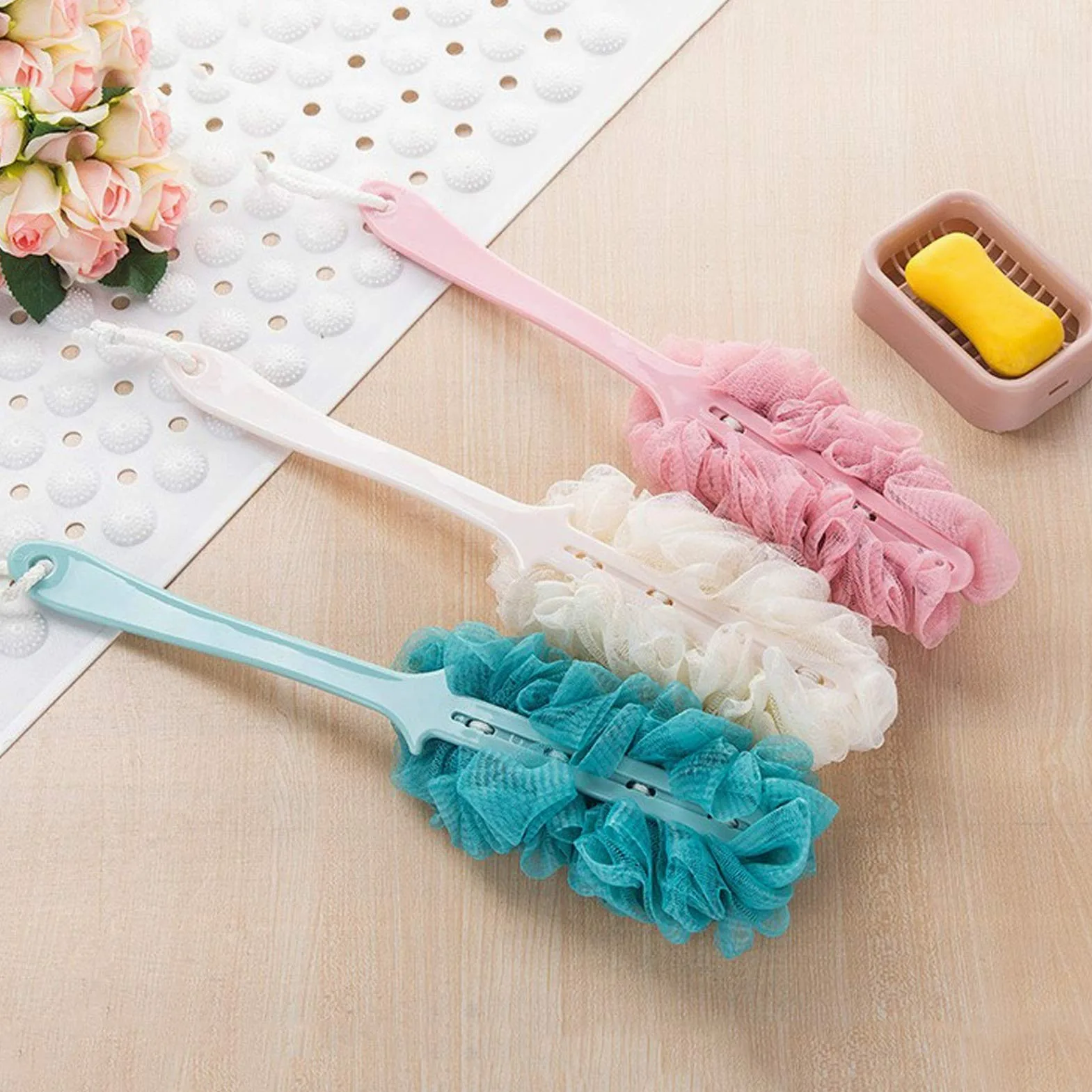 Szczotka do kąpieli - Back Scrubber do prysznica Duża nylonowa siatka z długim uchwytem Gąbka do kąpieli Narzędzie do czyszczenia pleców dla kobiet i mężczyzn Akcesoria prysznicowe (kolor: biały) (r