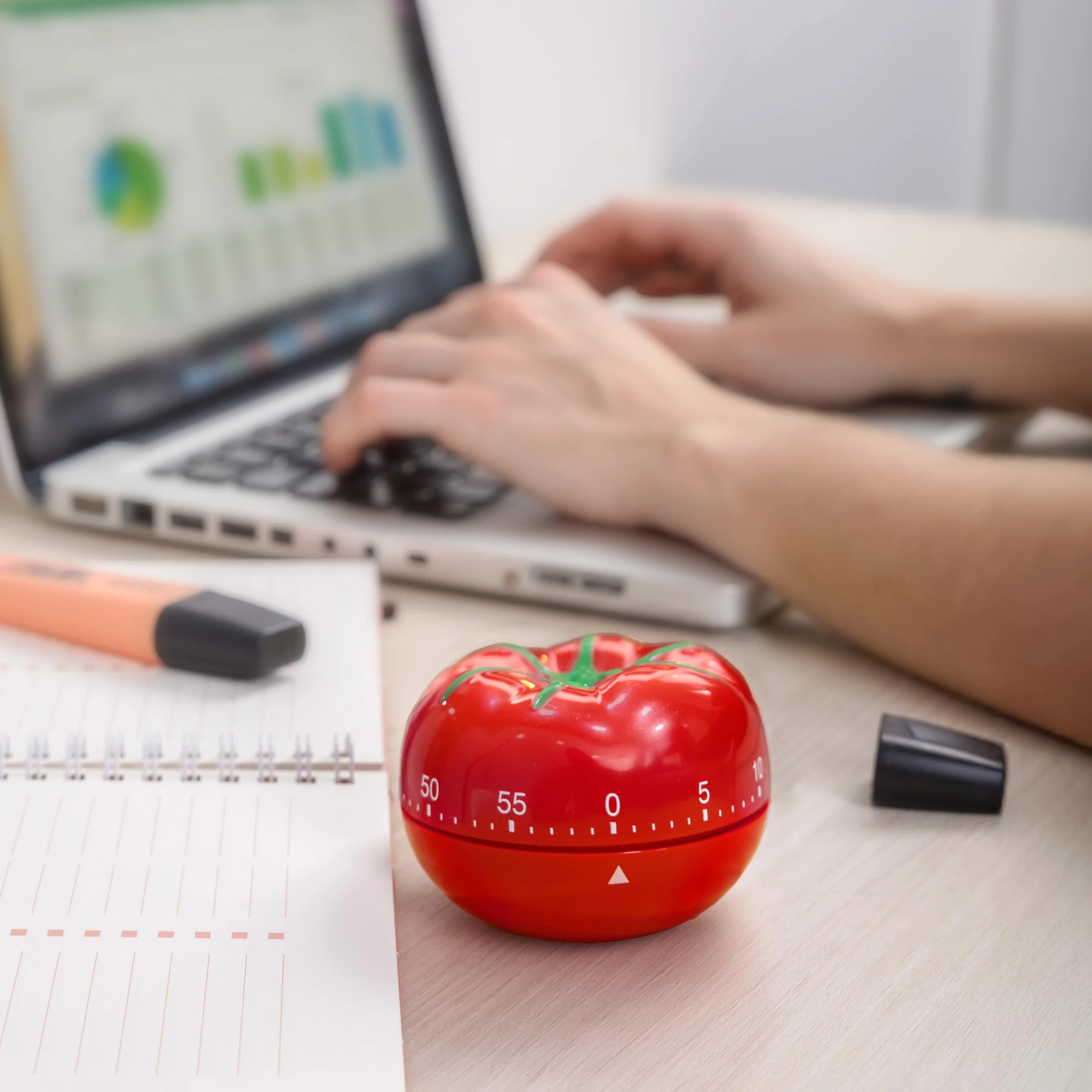Fisura – Oryginalny minutnik kuchenny w kształcie pomidora. Timer ręczny analogowy 60 minut. Pomoc do gotowania, nauki, zabawy i pracy metodą Pomodoro.