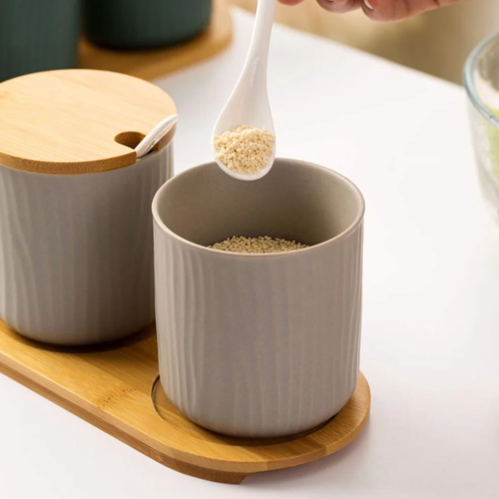 Zestaw 2 ceramicznych pojemników na przyprawy, cukiernica, miska na cukier z łyżeczką i bambusową pokrywką, na herbatę, cukier, sól, przyprawy, do domu i kuchni