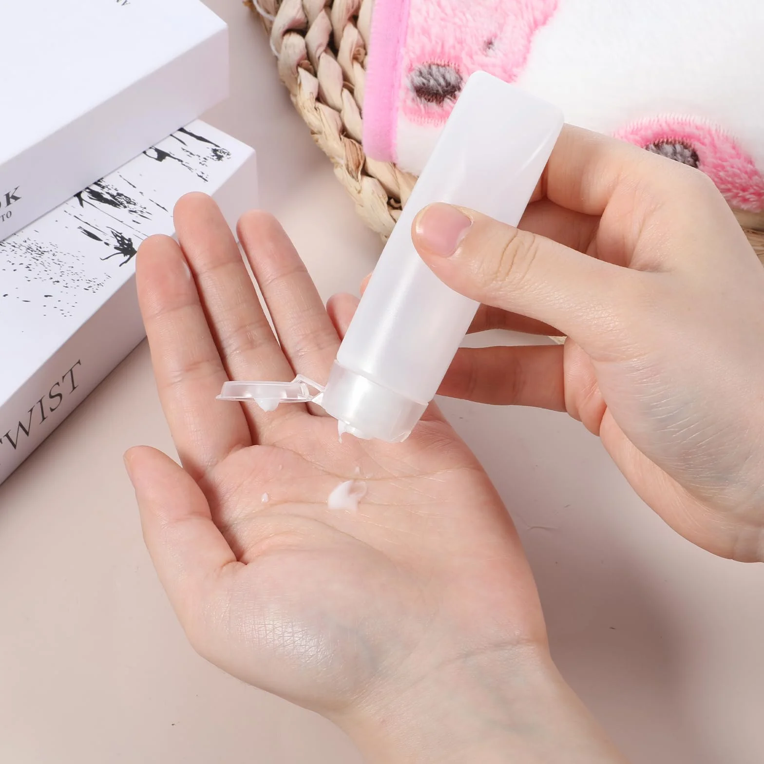 Piriuuo Zestaw 5 pustych tubek do wielokrotnego napełniania, 20 ml, 30 ml, przezroczyste tubki na pastę do zębów, małe podróżne, pojemniki na kosmetyki, przenośne, szczelne tubki na żel pod prysznic