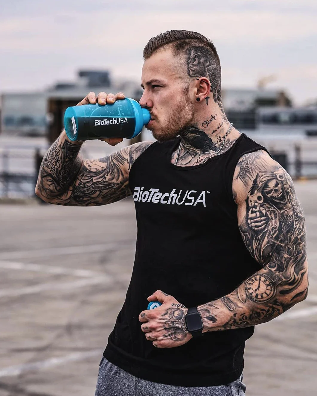 BioTechUSA Wave Shaker Shaker Bottle 600 ml Przezroczysty