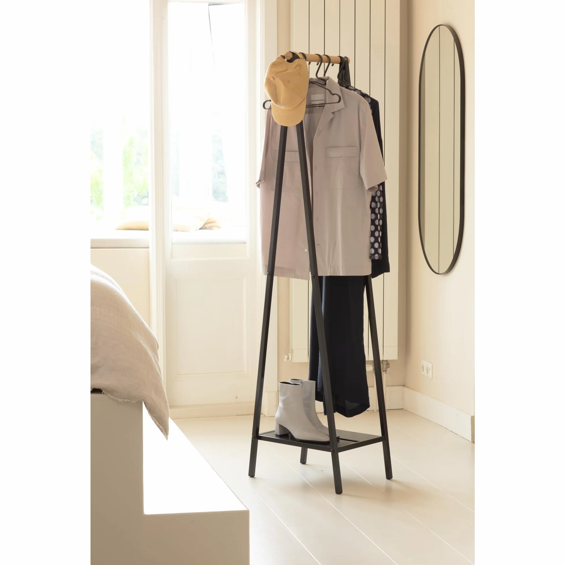 Brabantia Kompaktowy wieszak na ubrania Linn stalowa rama bambusowy drążek 47.6 x 34 x 170 cm Matt Black