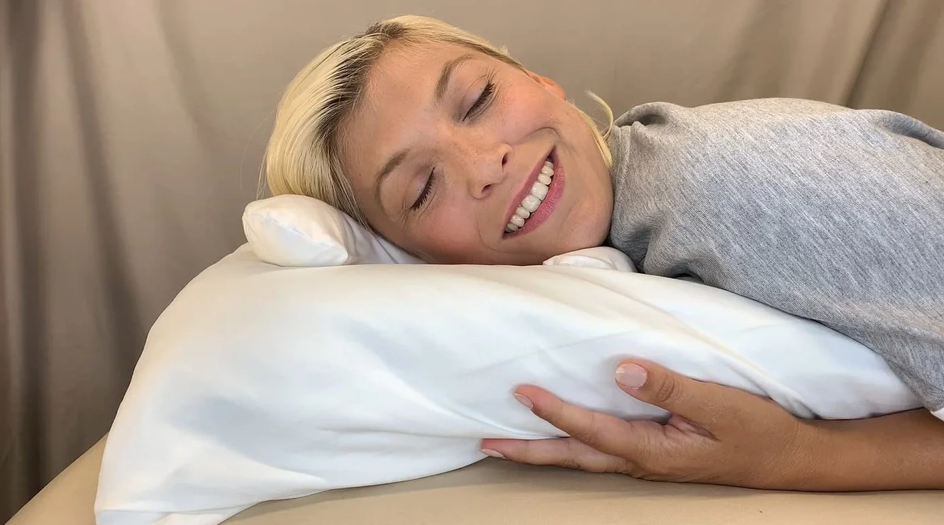 La Petite Satynowa poduszka szampańska Just the pillow Made in USA