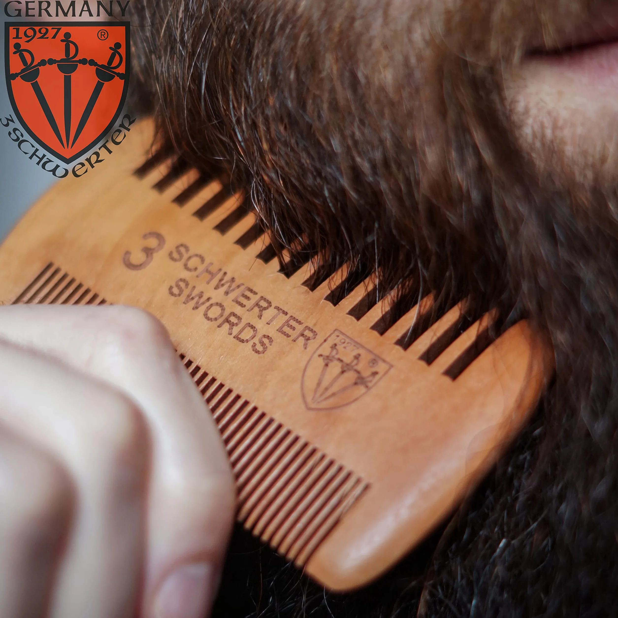 DREI SCHWERTER - Grzebień do brody Barba do wymagającej i codziennej pielęgnacji brody z dwoma różnymi ząbkami do każdego typu brody, markowa jakość z wytrzymałego drewna brzoskwiniowego (8688)